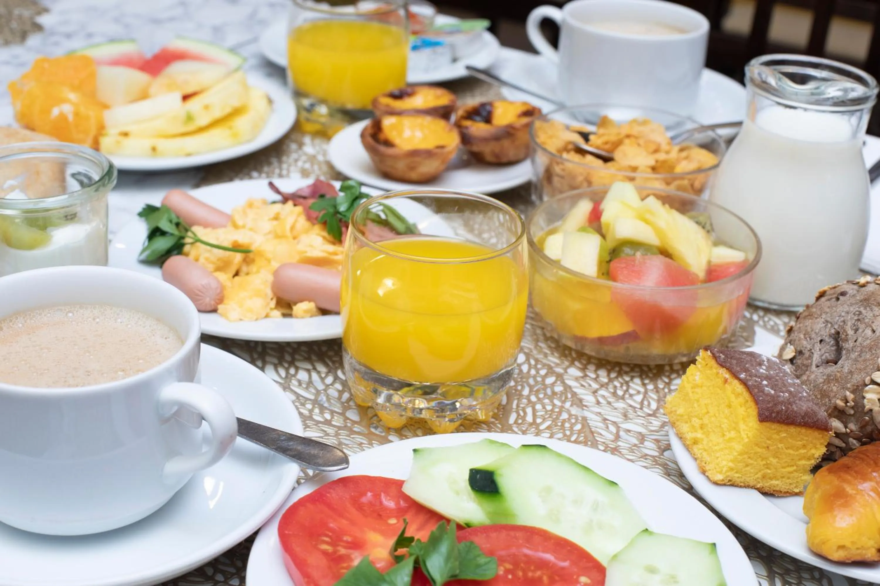 Buffet breakfast in Casual Inca Porto