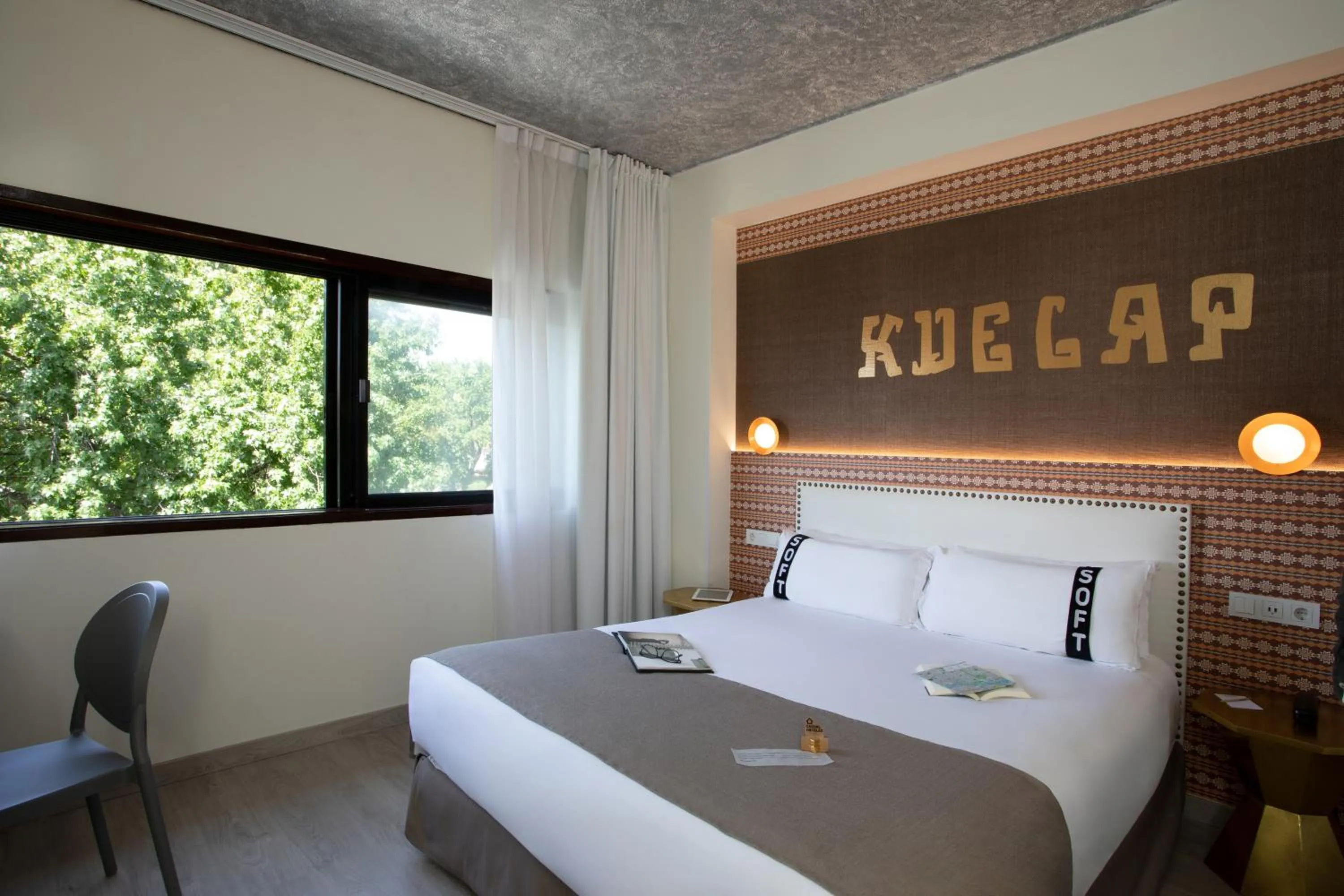 Bedroom, Bed in Casual Inca Porto