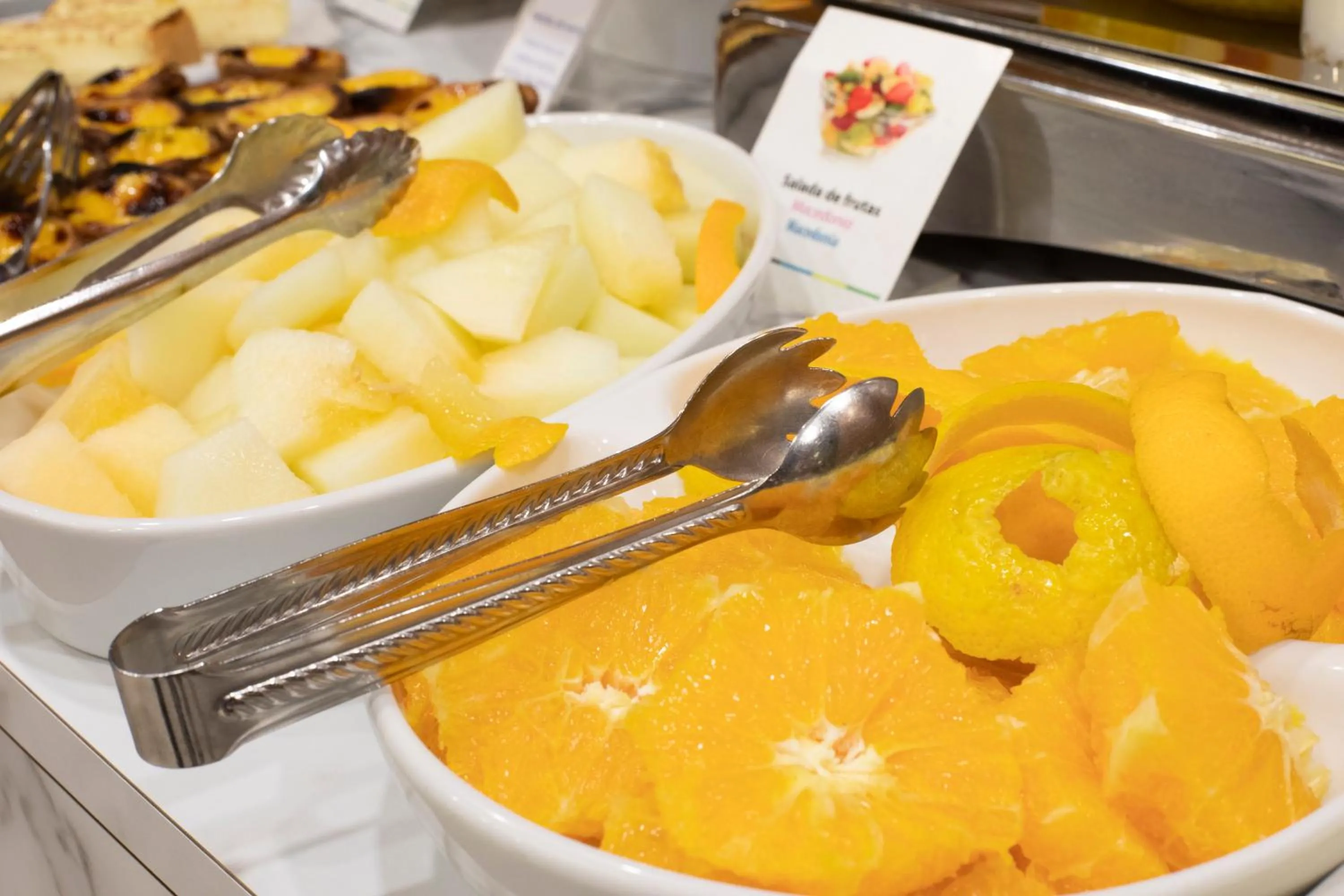 Buffet breakfast in Casual Inca Porto