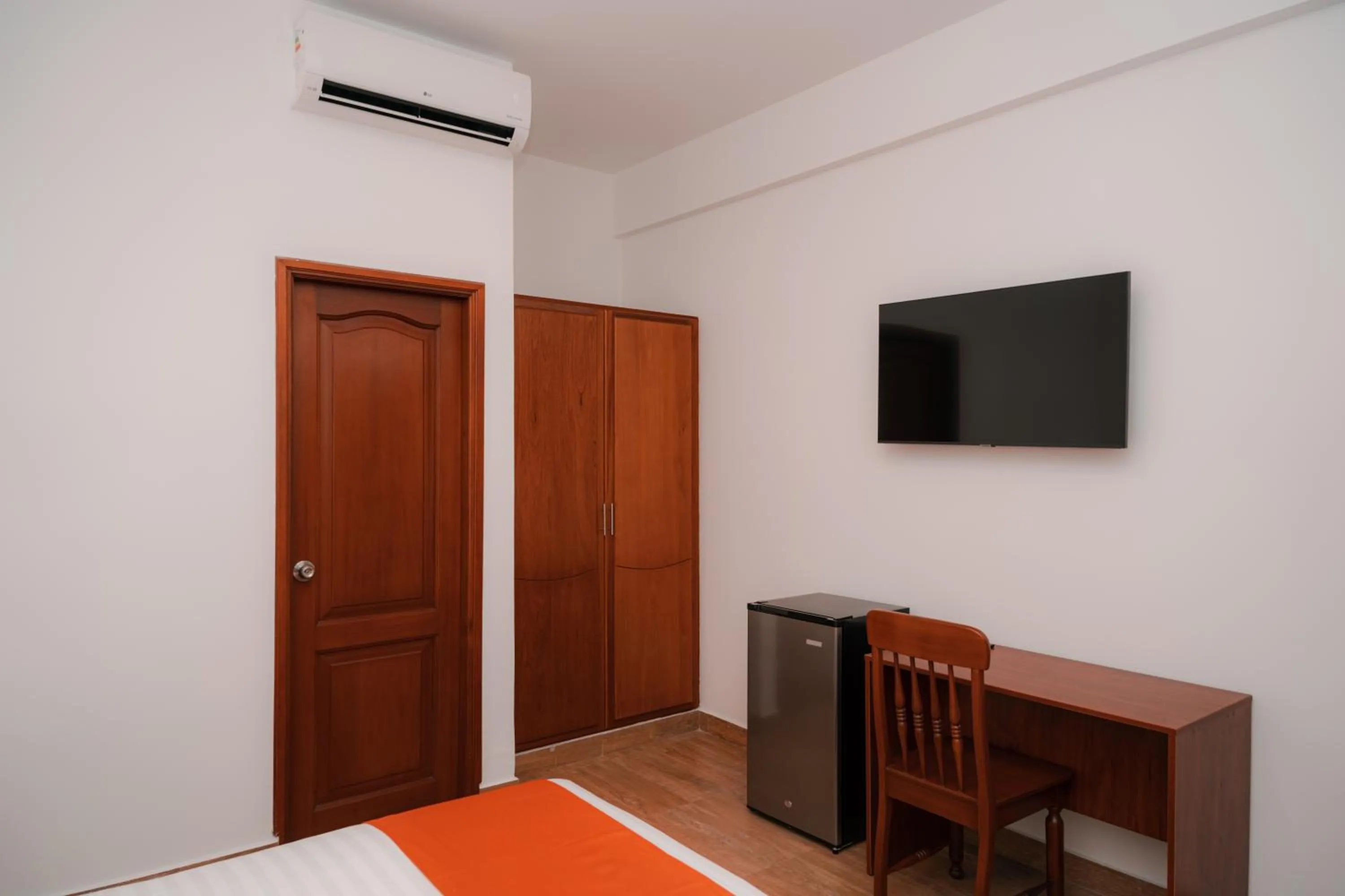 Photo of the whole room, Bed in Rio Cumbaza Hotel