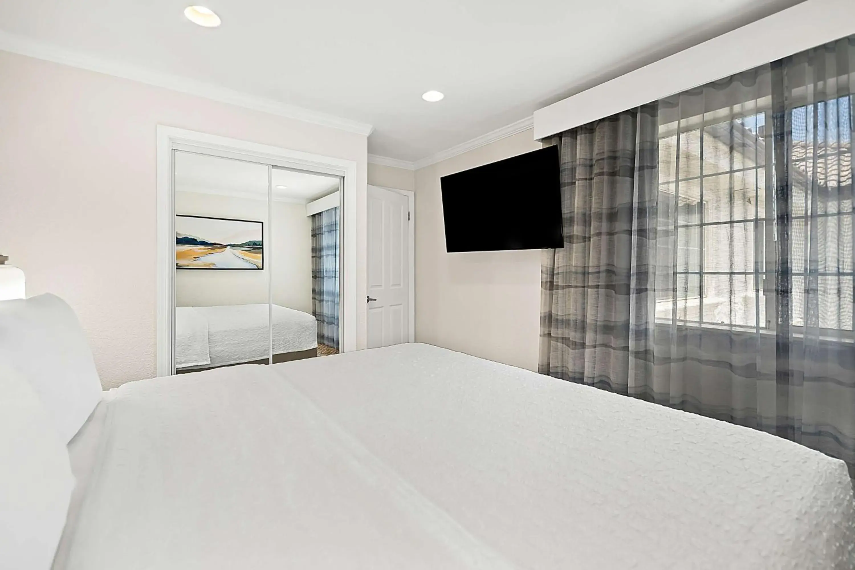 Bed in Hampton Inn Morgan Hill Bed in Hampton Inn Morgan Hill