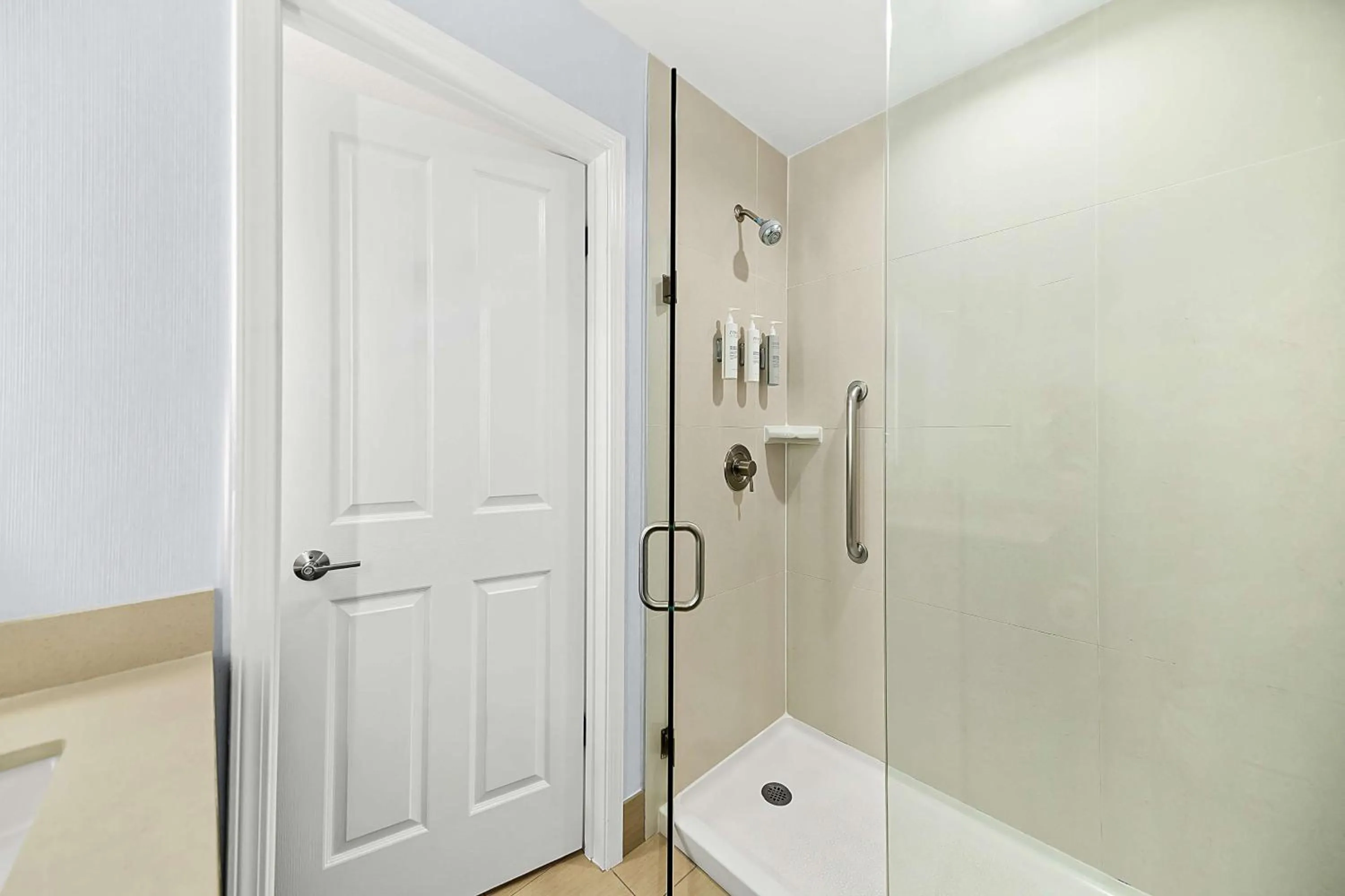 Bathroom in Hampton Inn Morgan Hill