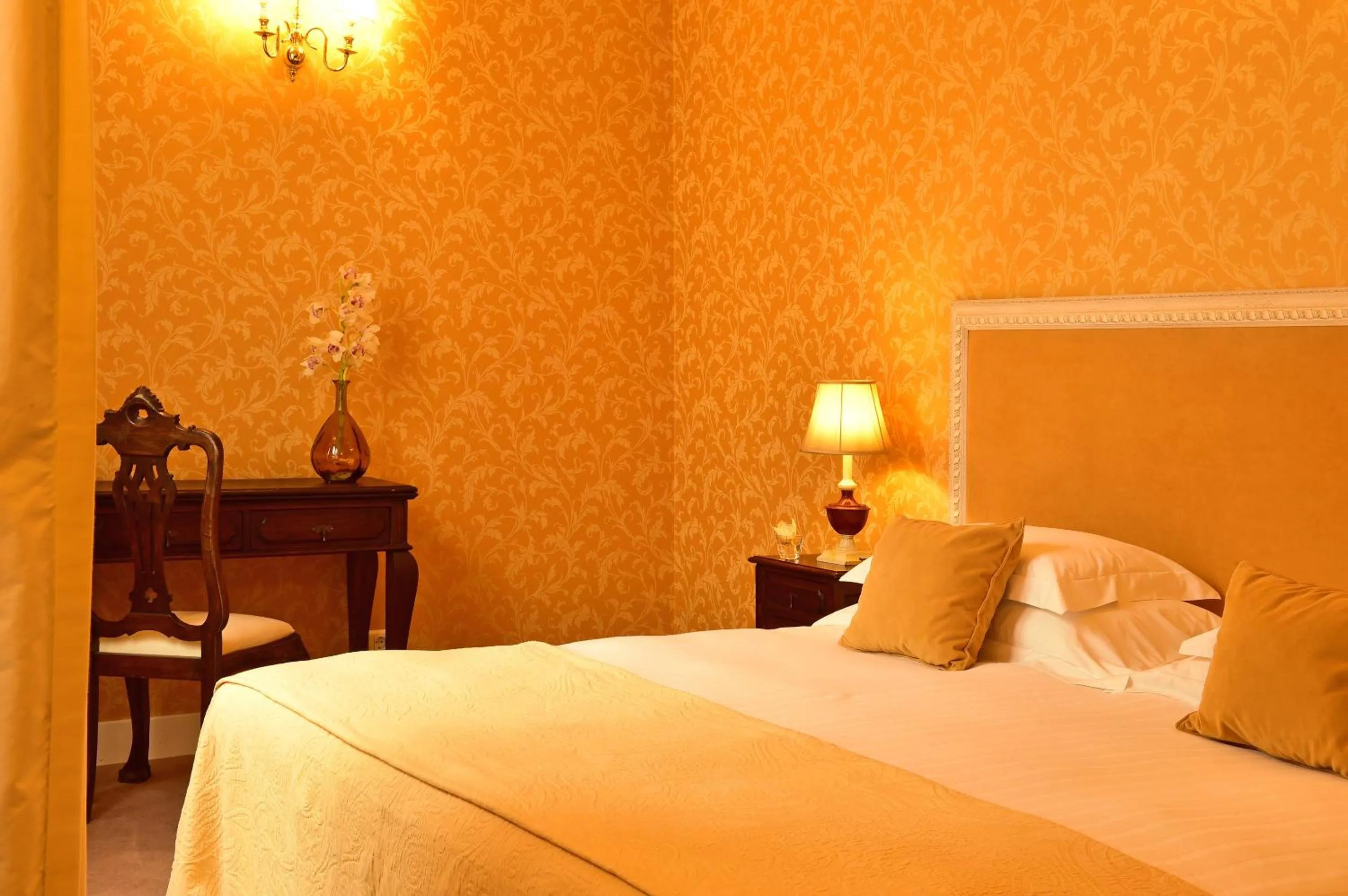 Bed in Pousada Convento de Evora