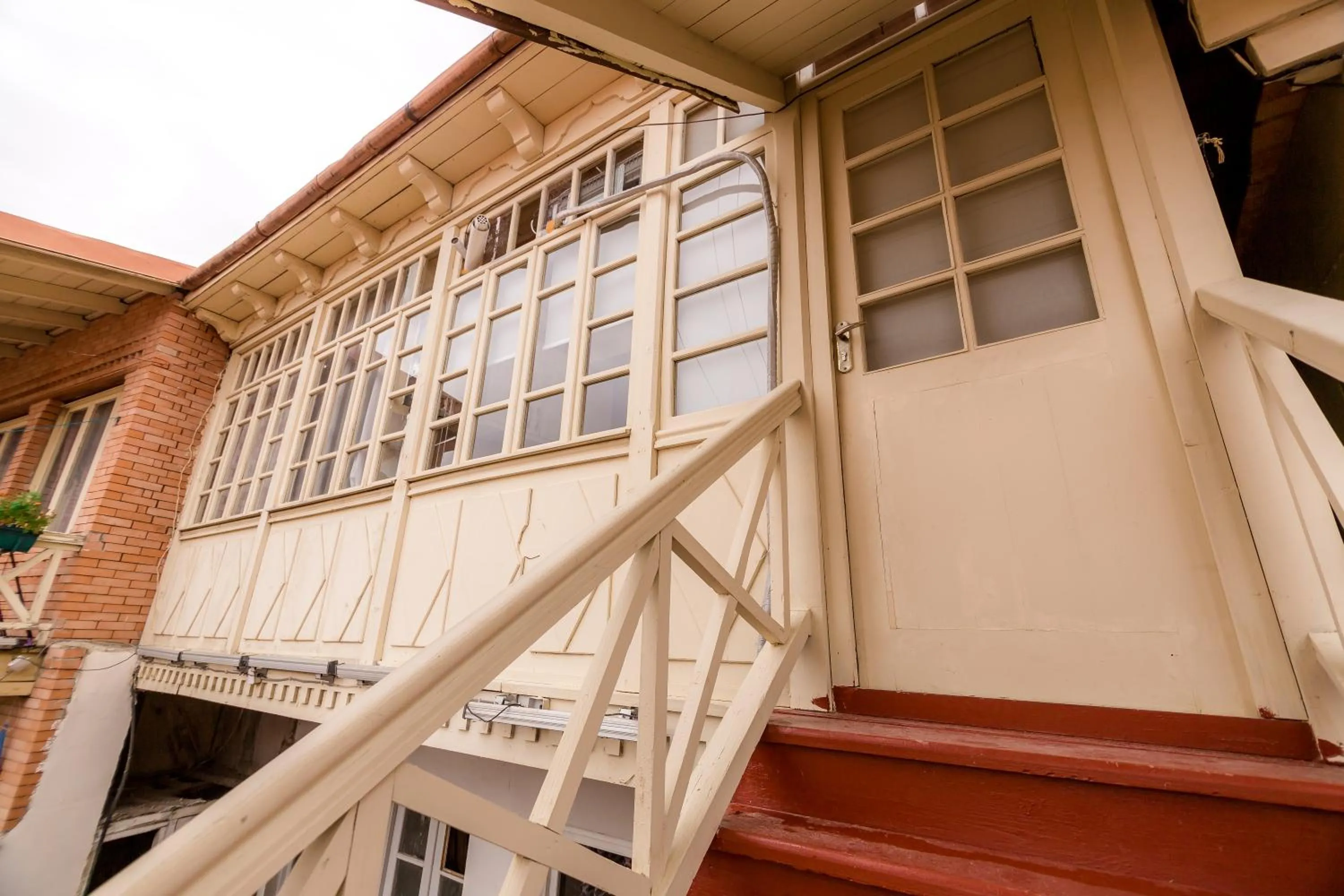 Facade/entrance in M & L Old Tbilisi