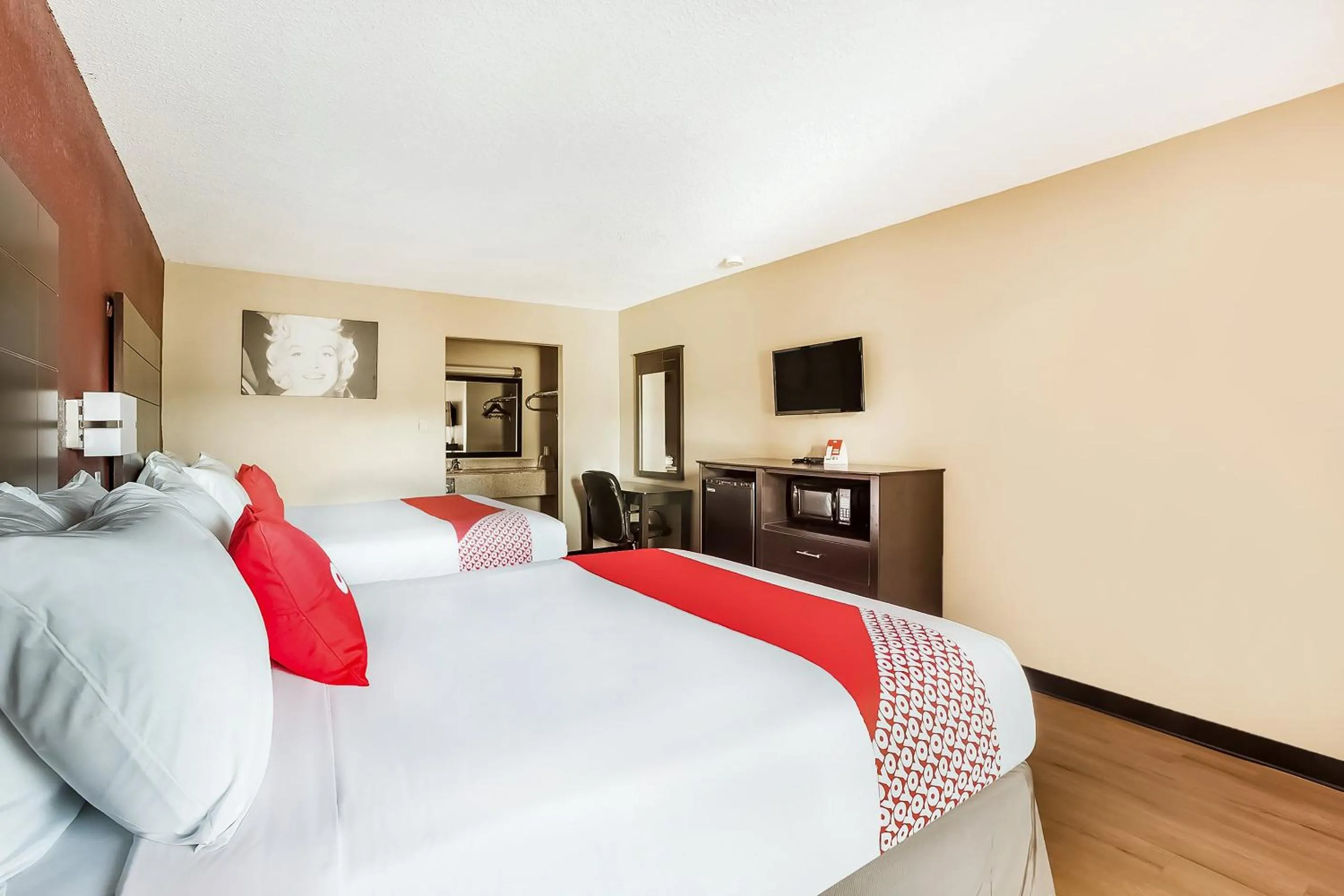 Bedroom in OYO Hotel Tyler Northwest Mineola Hwy