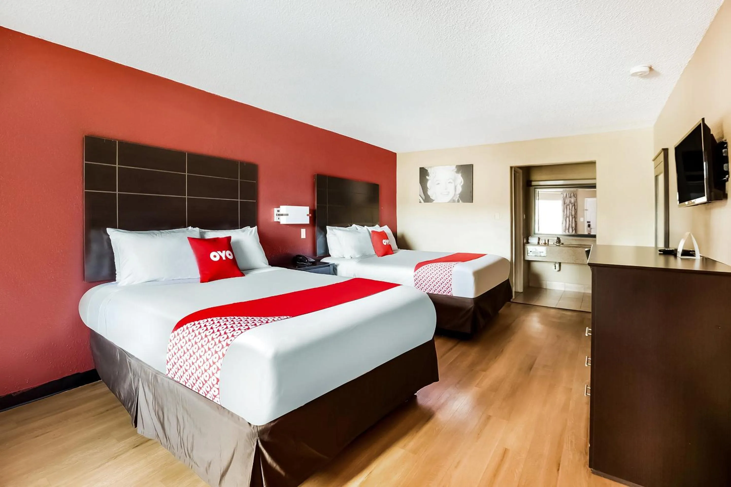 Bedroom in OYO Hotel Tyler Northwest Mineola Hwy