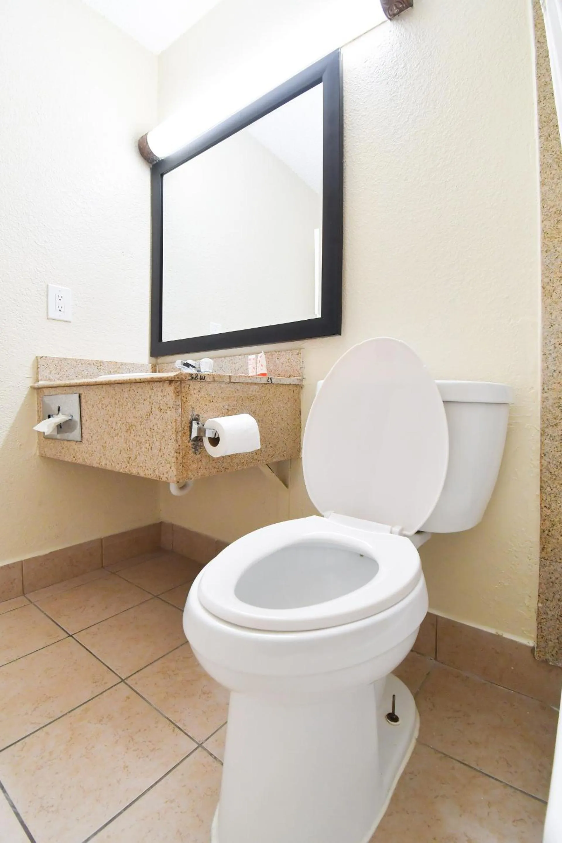 Bathroom in OYO Hotel Tyler Northwest Mineola Hwy