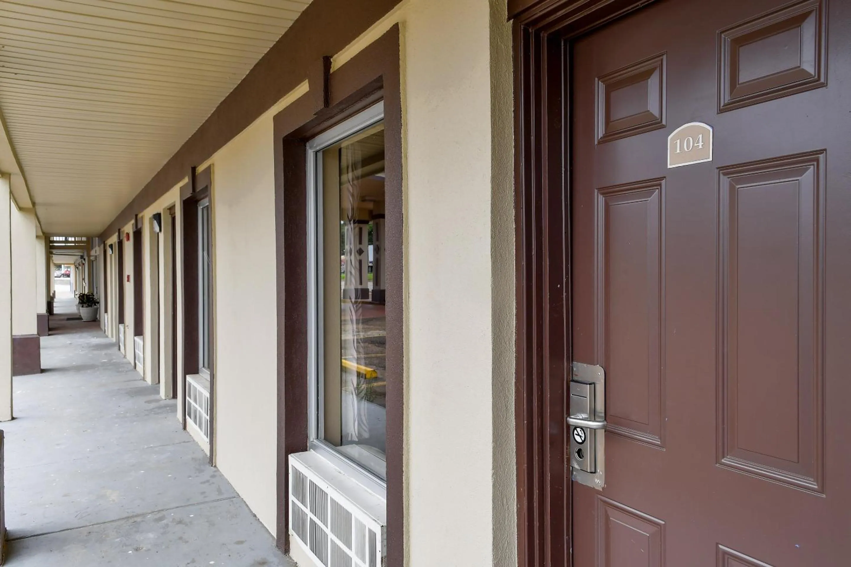 Balcony/Terrace in OYO Hotel Tyler Northwest Mineola Hwy