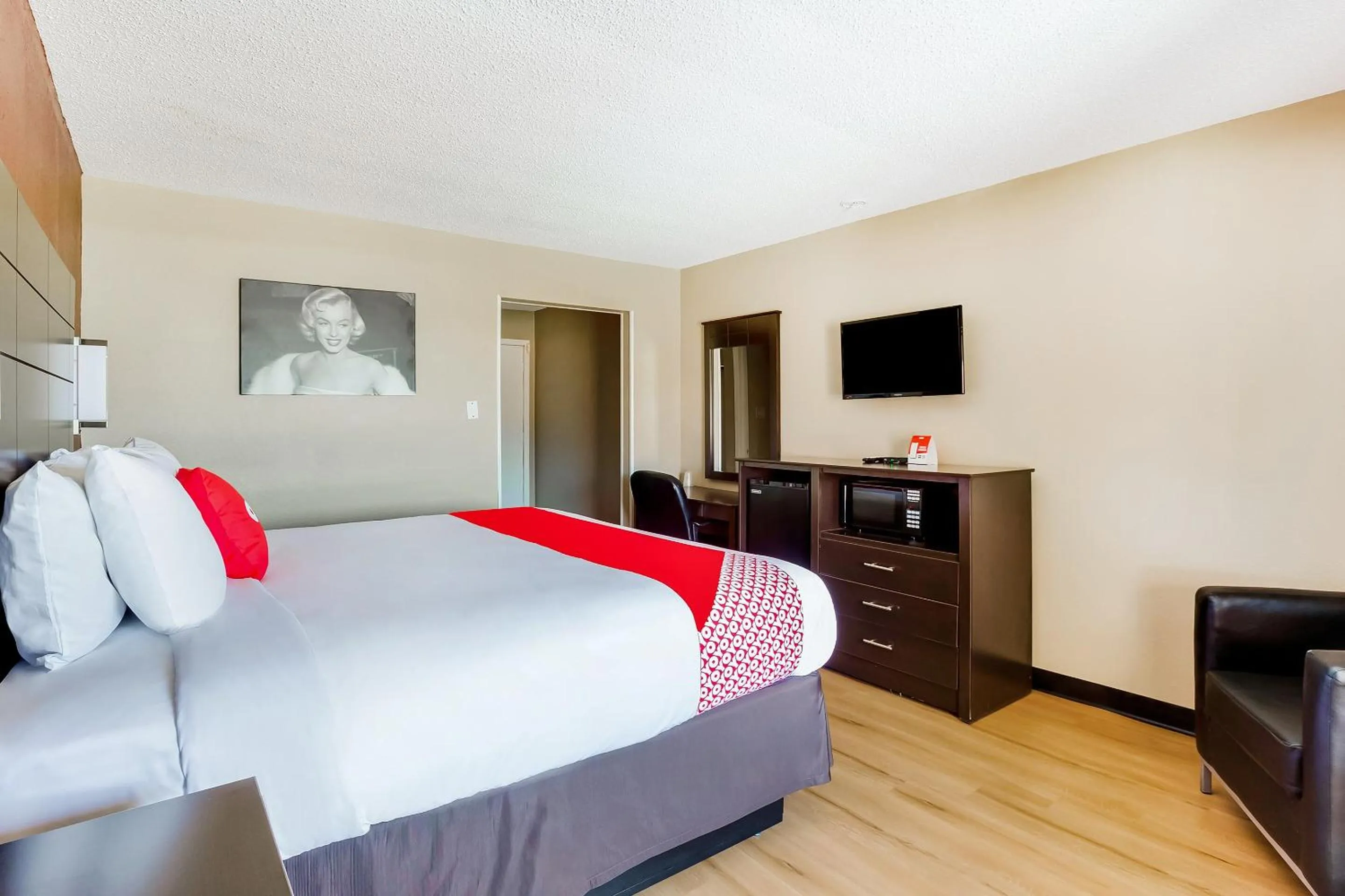 Bedroom in OYO Hotel Tyler Northwest Mineola Hwy