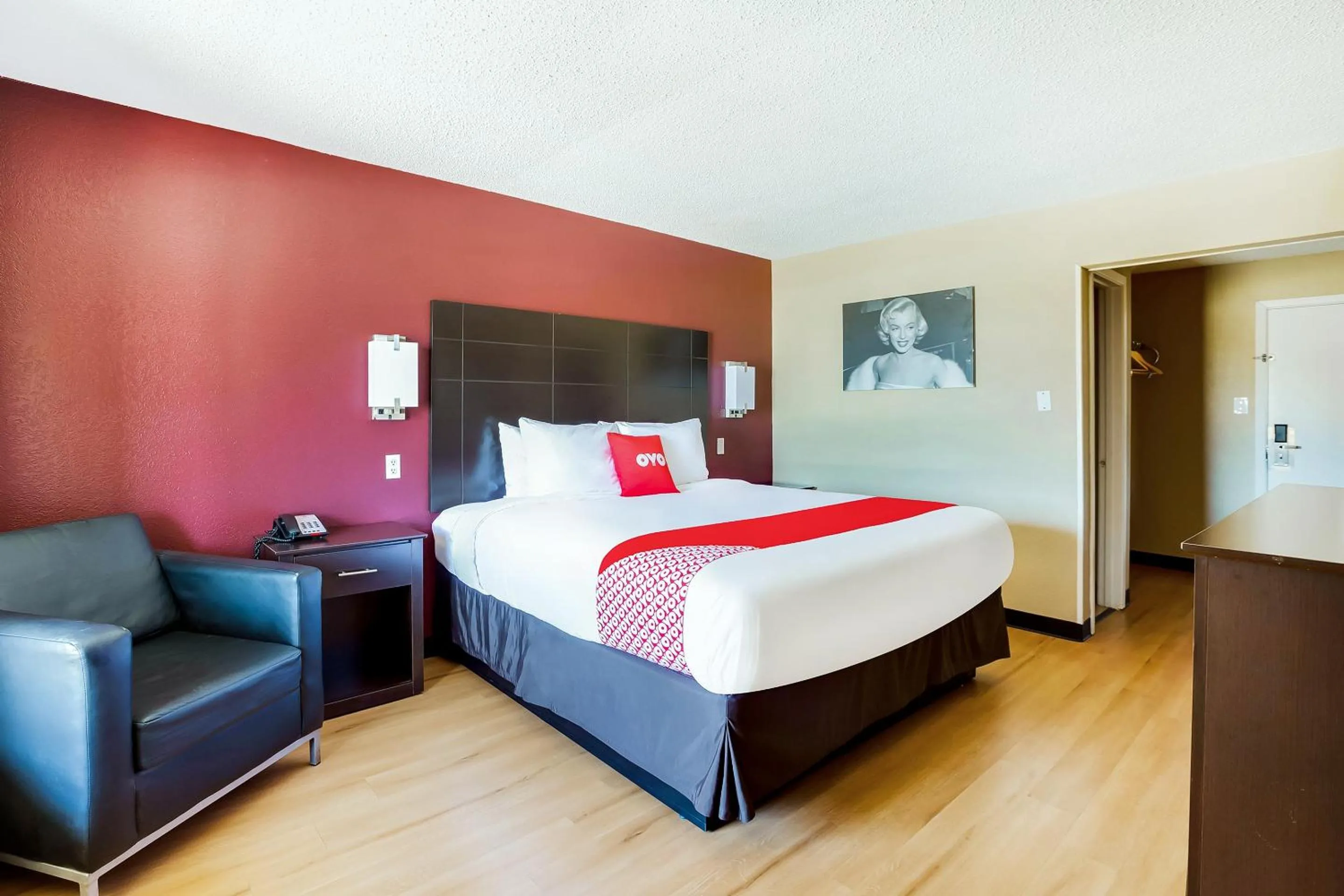 Bedroom in OYO Hotel Tyler Northwest Mineola Hwy