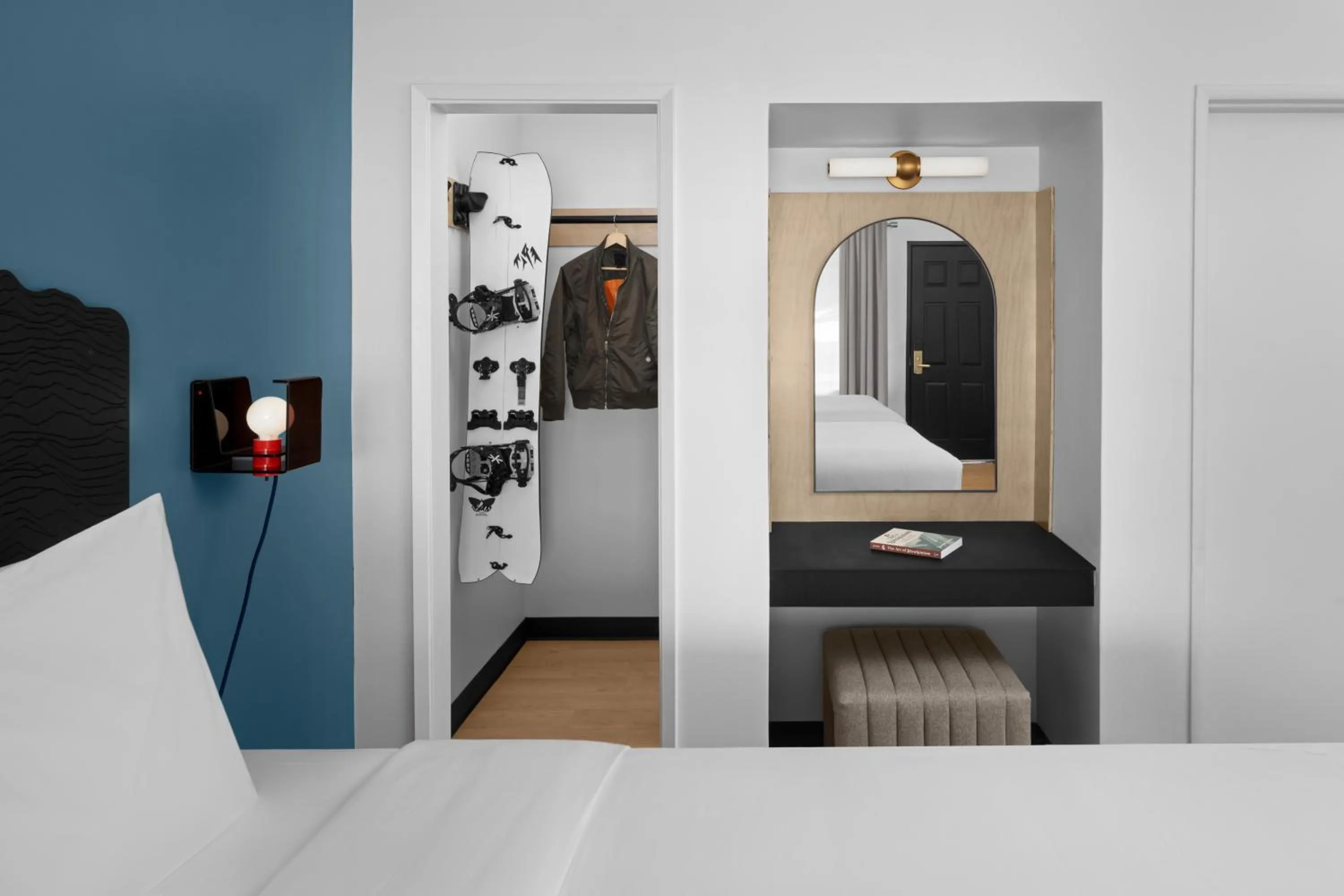 wardrobe, Bed in evo Hotel Tahoe City