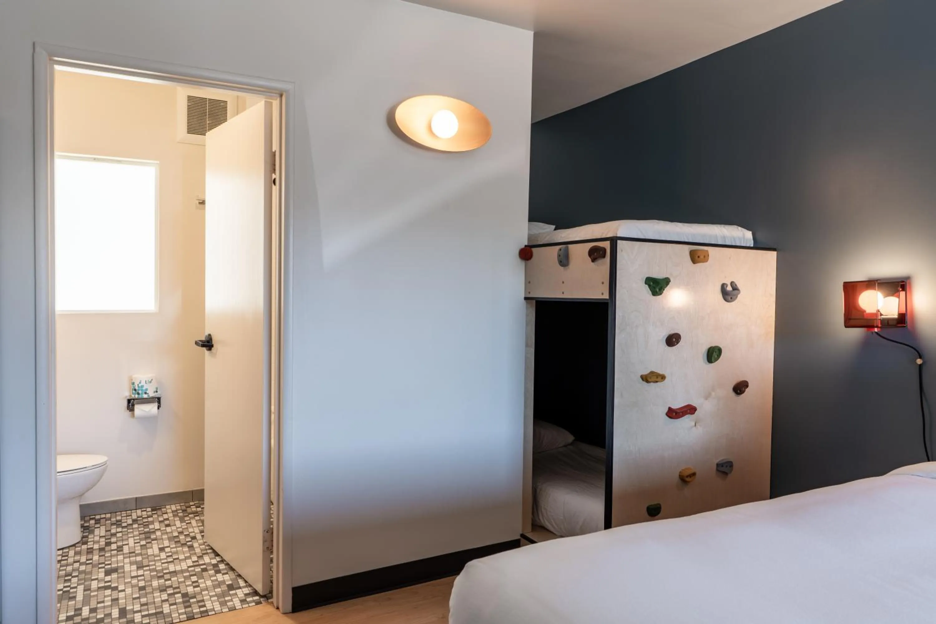 Bedroom, Bed in evo Hotel Tahoe City