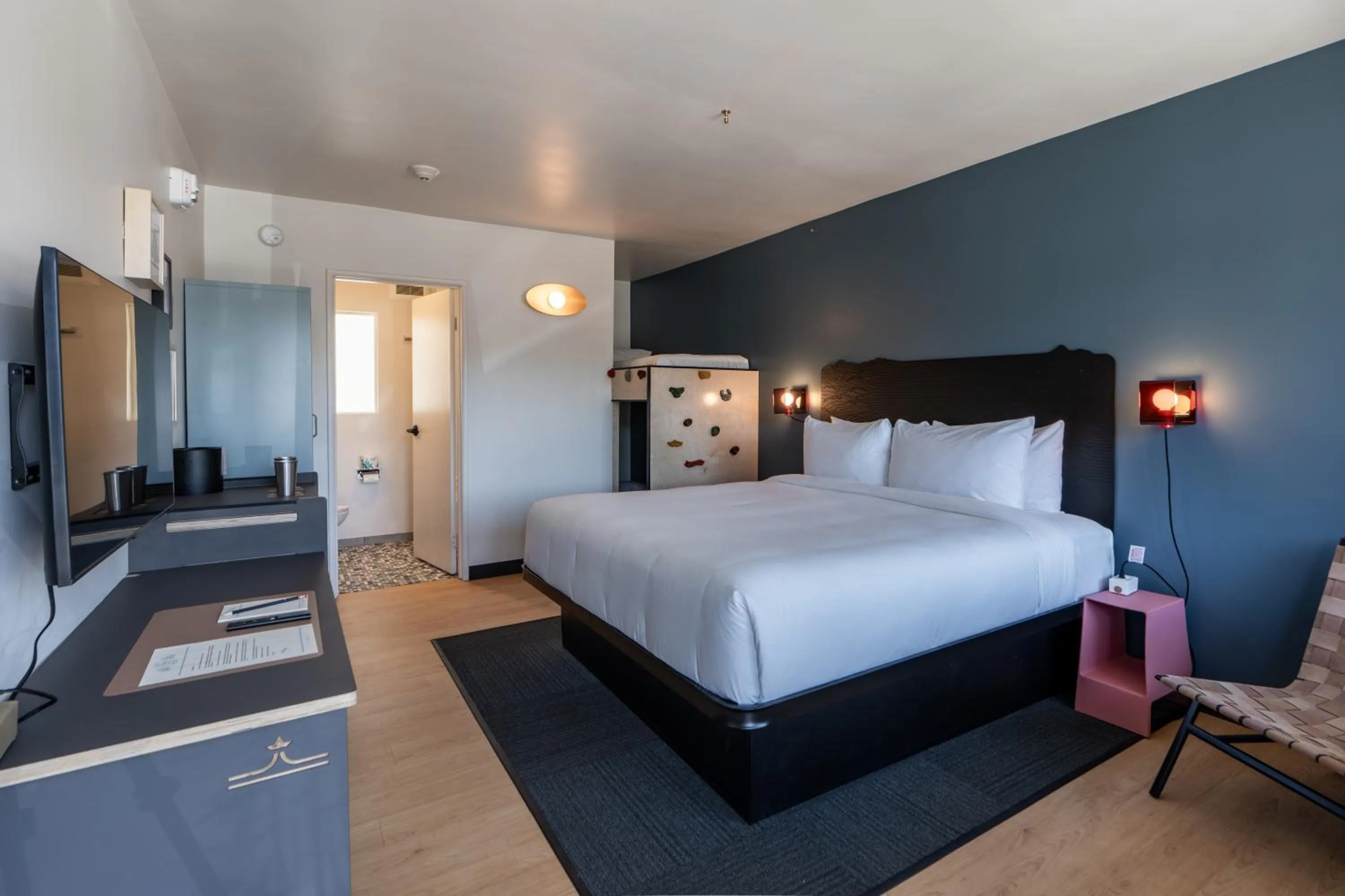 Bedroom, Bed in evo Hotel Tahoe City