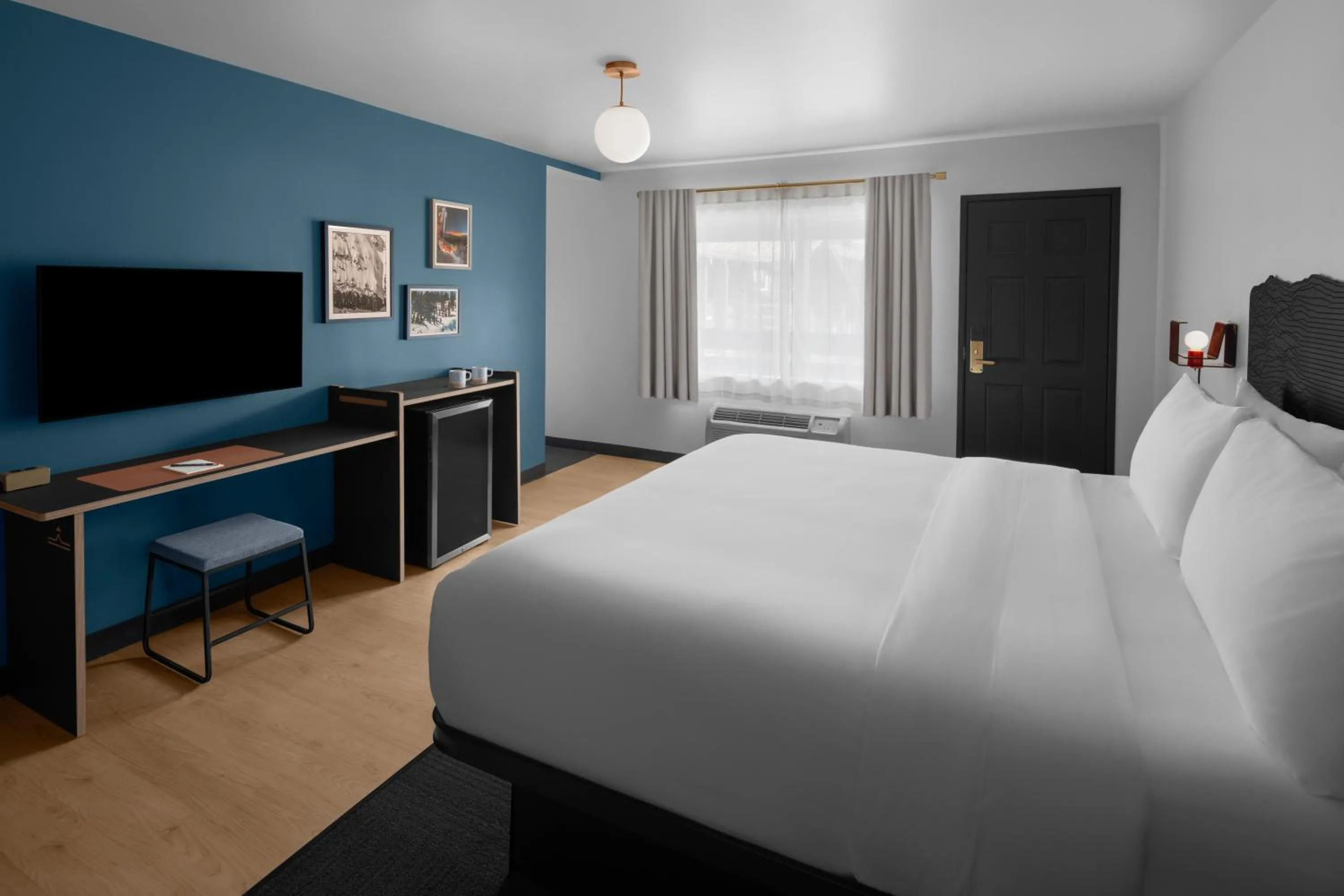 Bedroom, Bed in evo Hotel Tahoe City