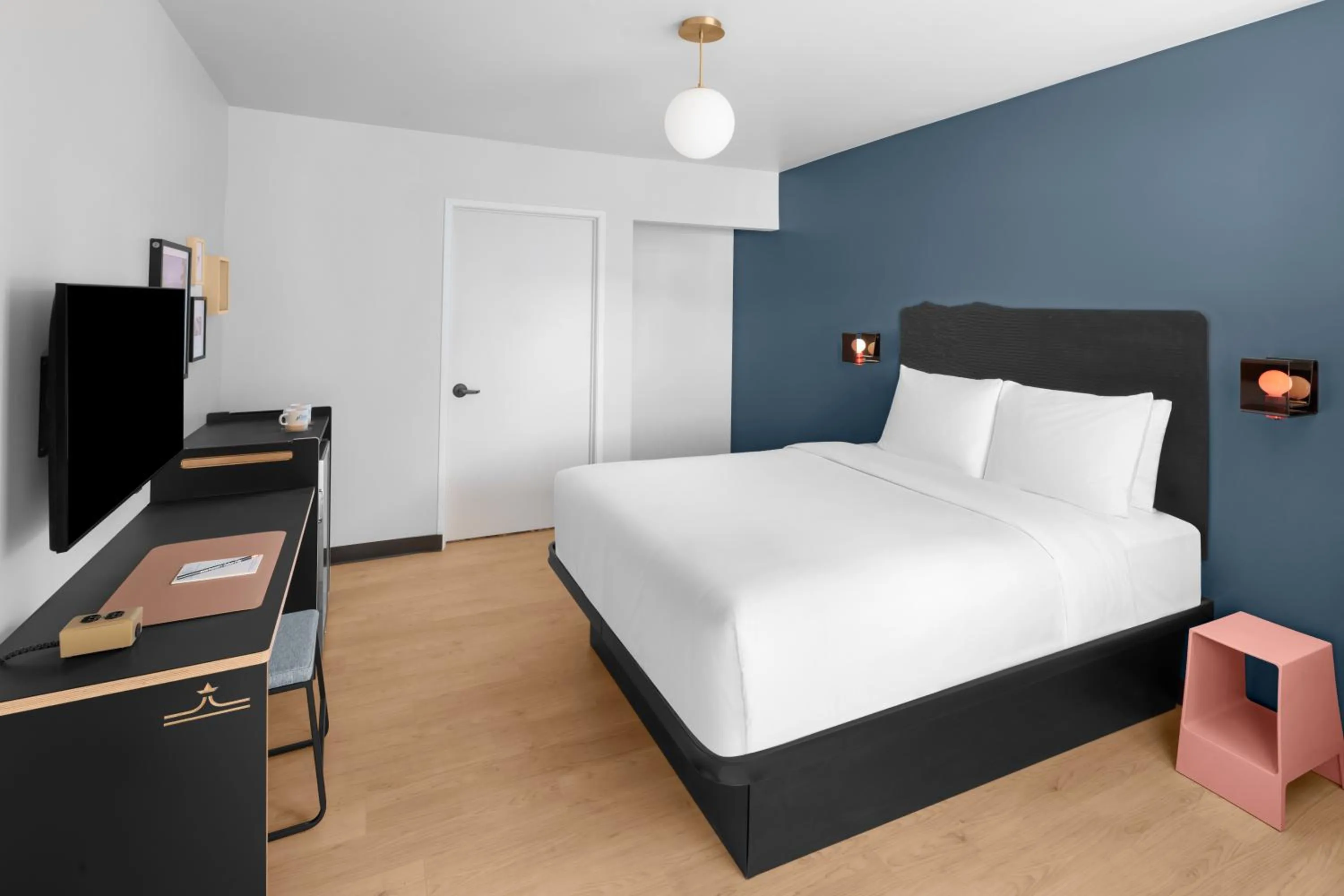 Bedroom, Bed in evo Hotel Tahoe City