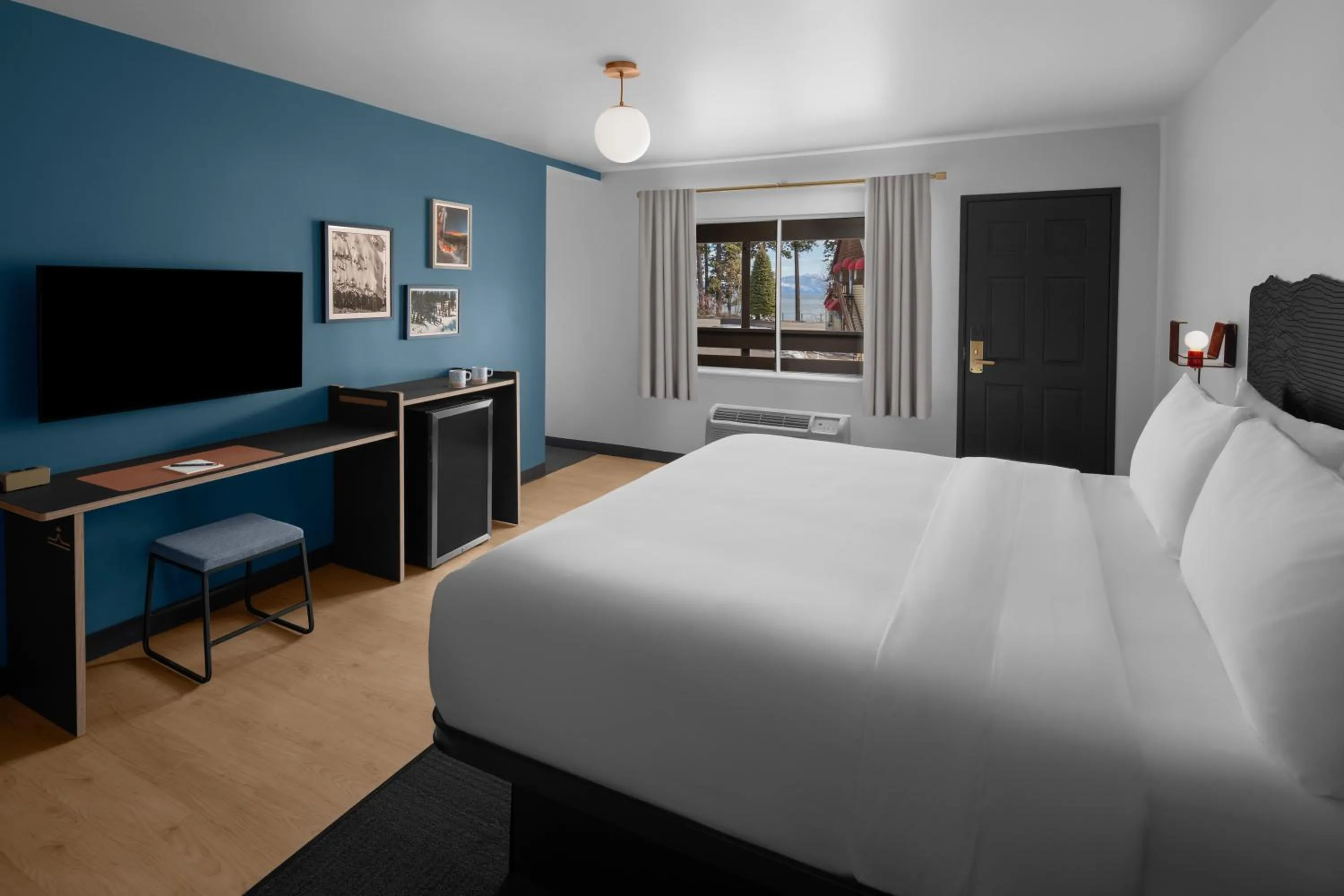 Bedroom, Bed in evo Hotel Tahoe City