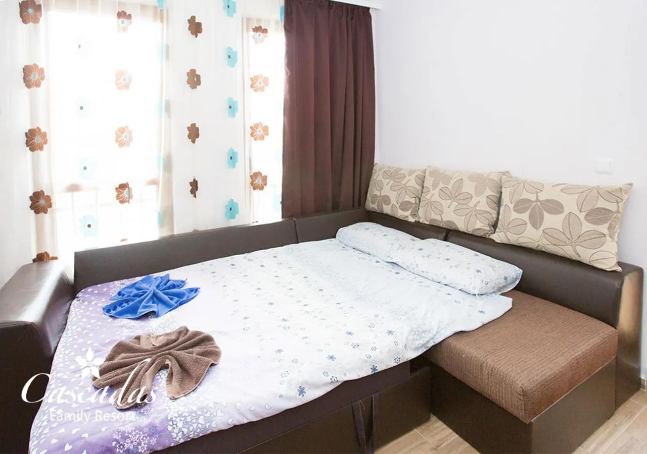 Living room, Bed in Cascadas Family Resort