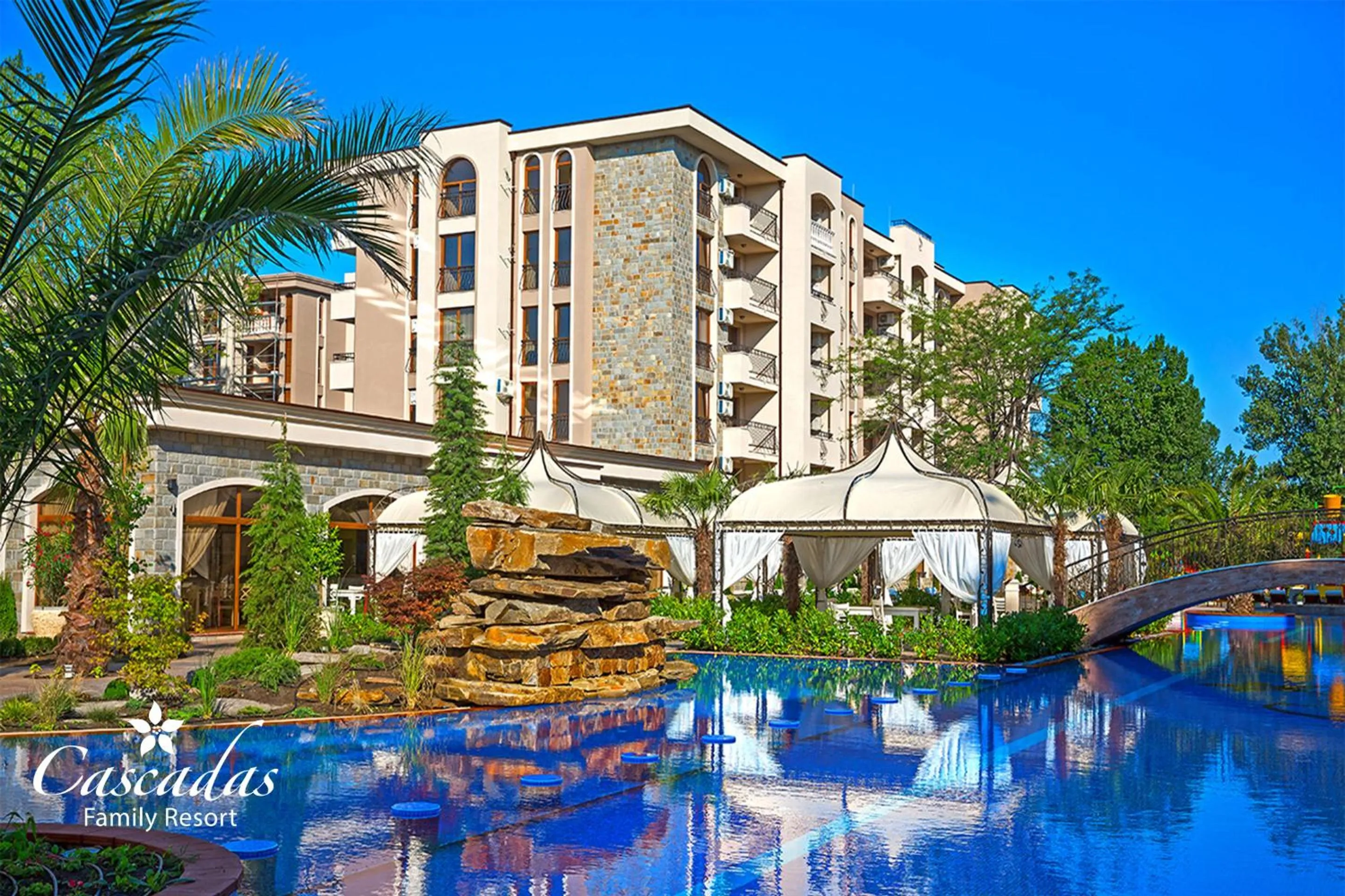 Property building in Cascadas Family Resort