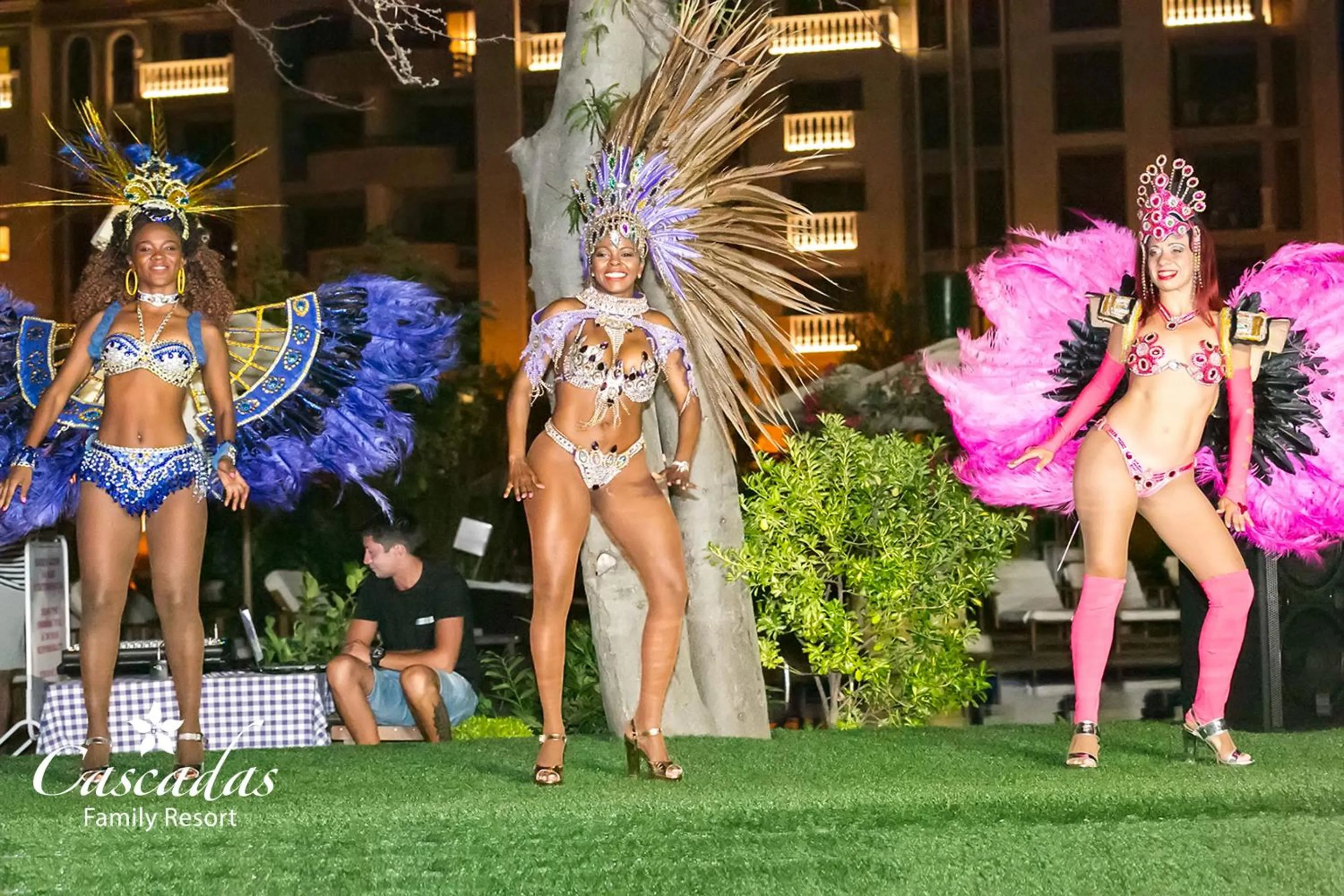 Evening entertainment in Cascadas Family Resort