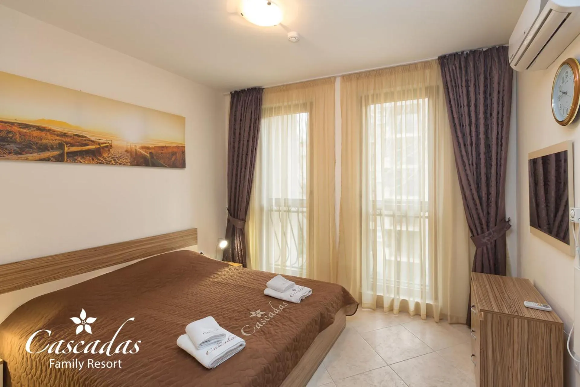 Photo of the whole room, Bed in Cascadas Family Resort