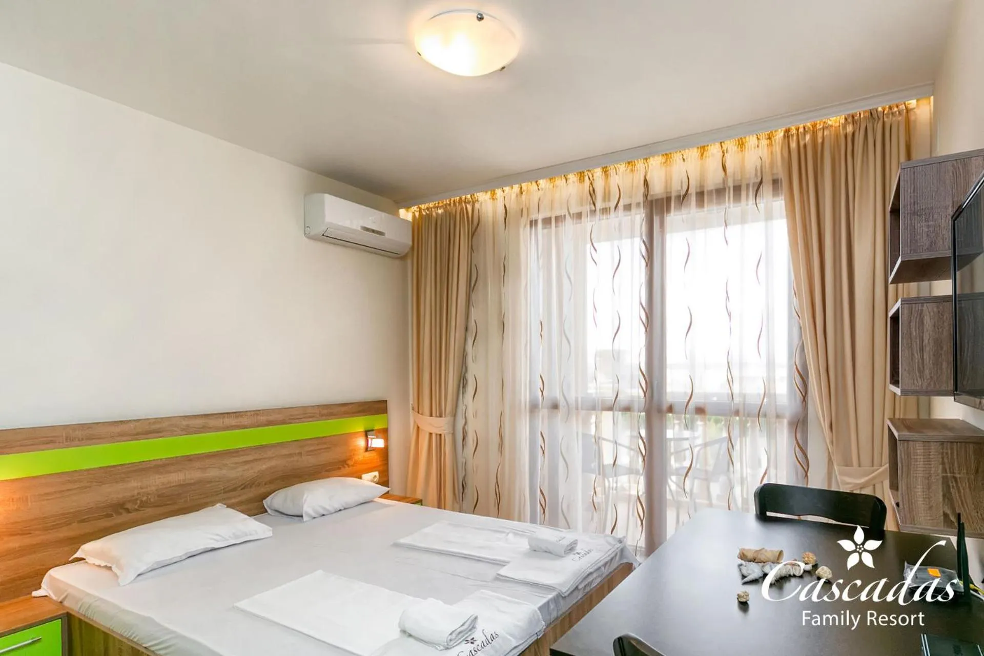 Photo of the whole room, Bed in Cascadas Family Resort