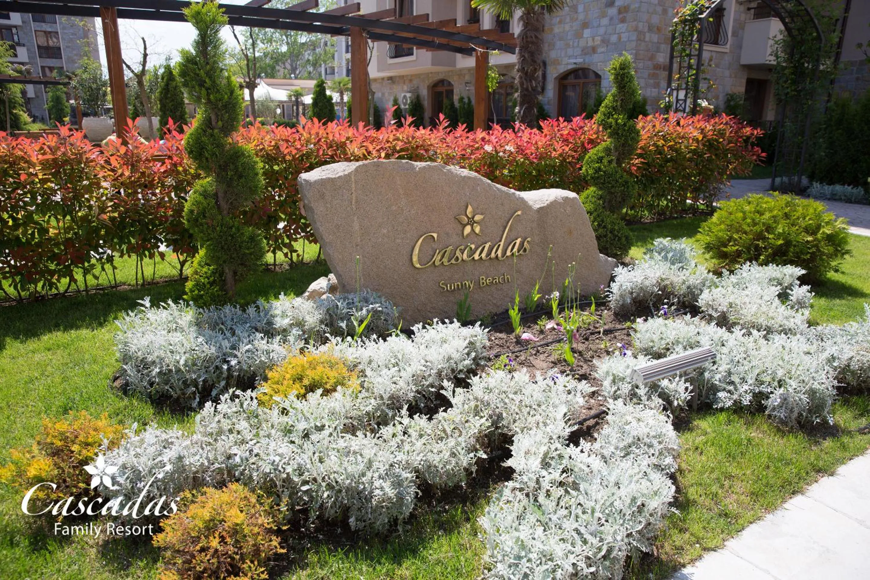 Property building in Cascadas Family Resort