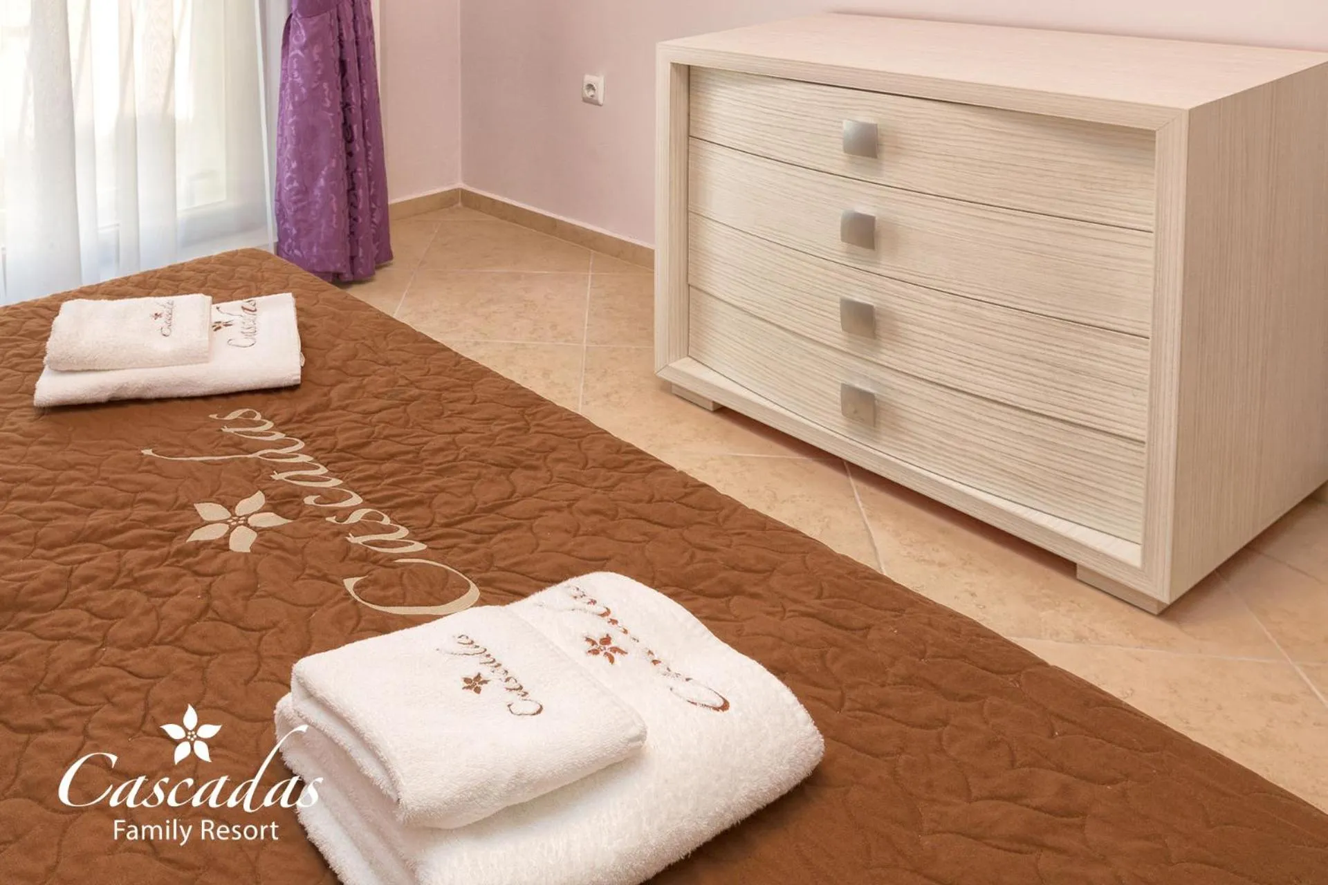 Photo of the whole room, Bed in Cascadas Family Resort