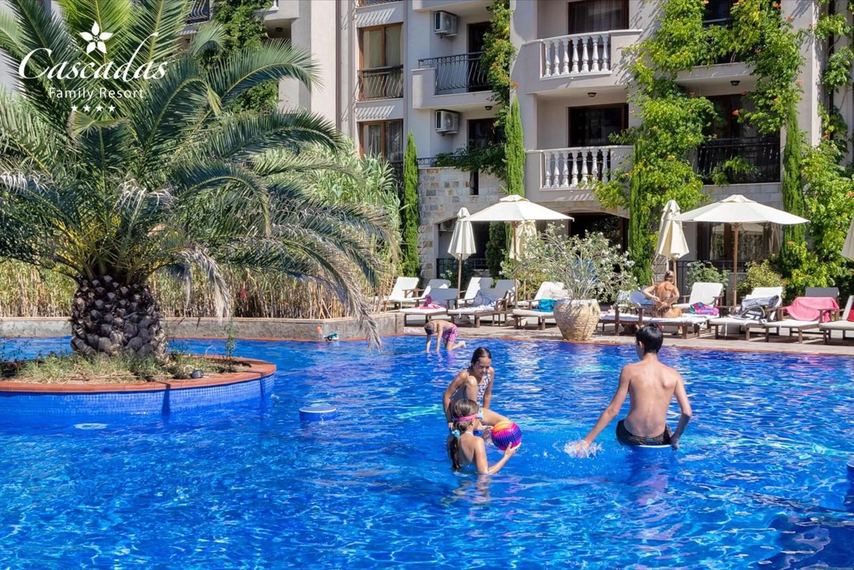 Swimming pool in Cascadas Family Resort