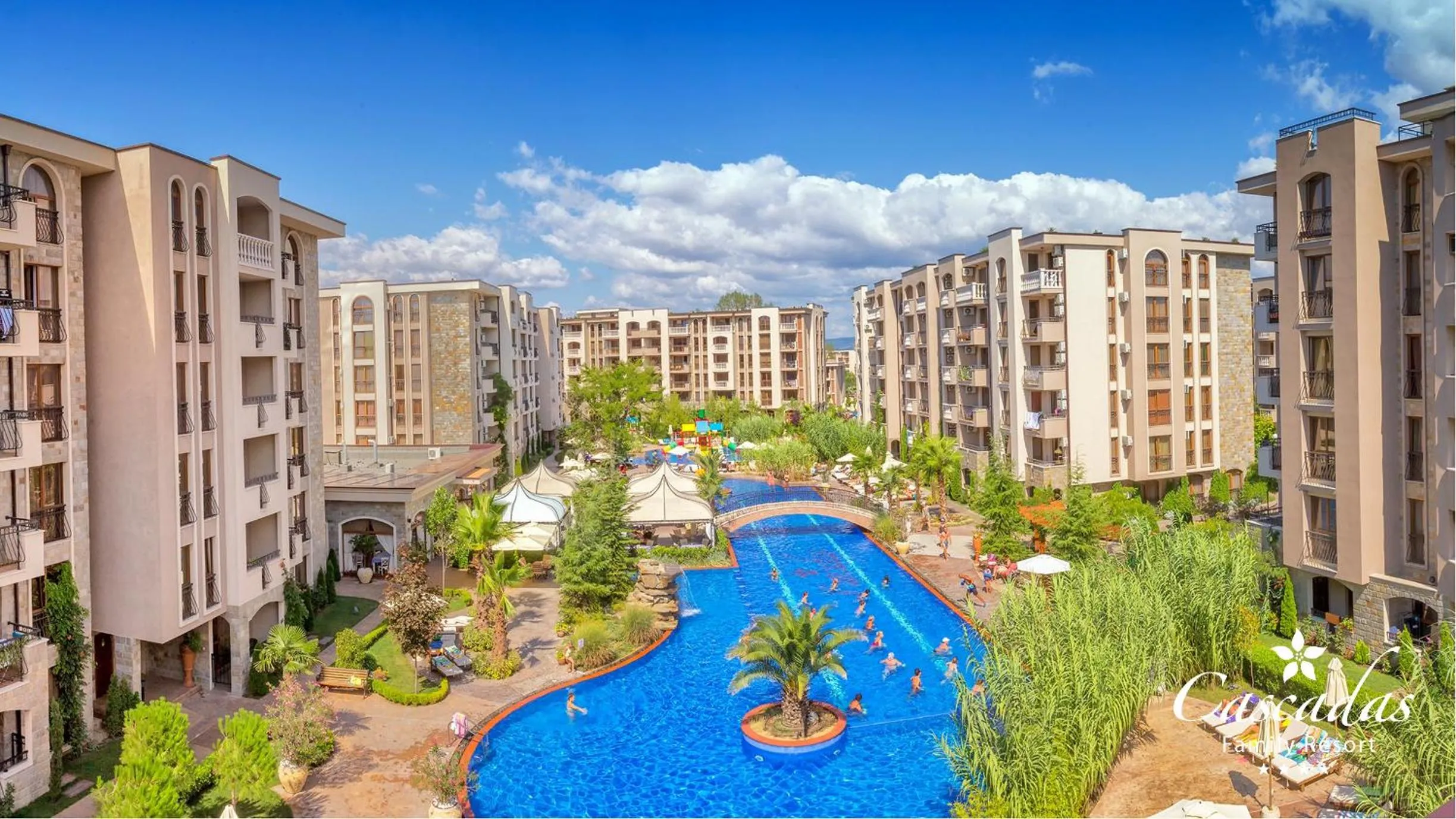 Property building in Cascadas Family Resort