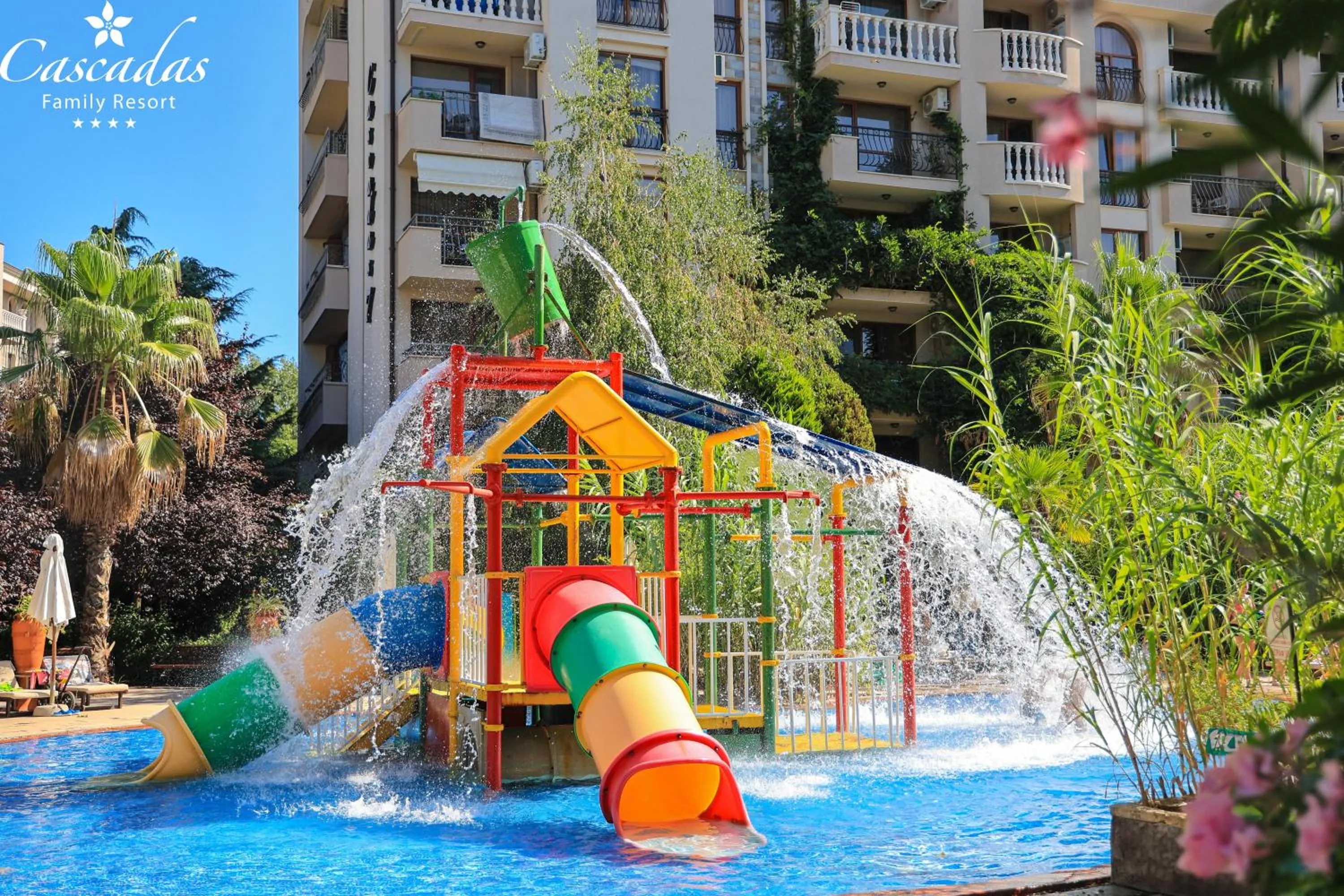 Swimming pool in Cascadas Family Resort