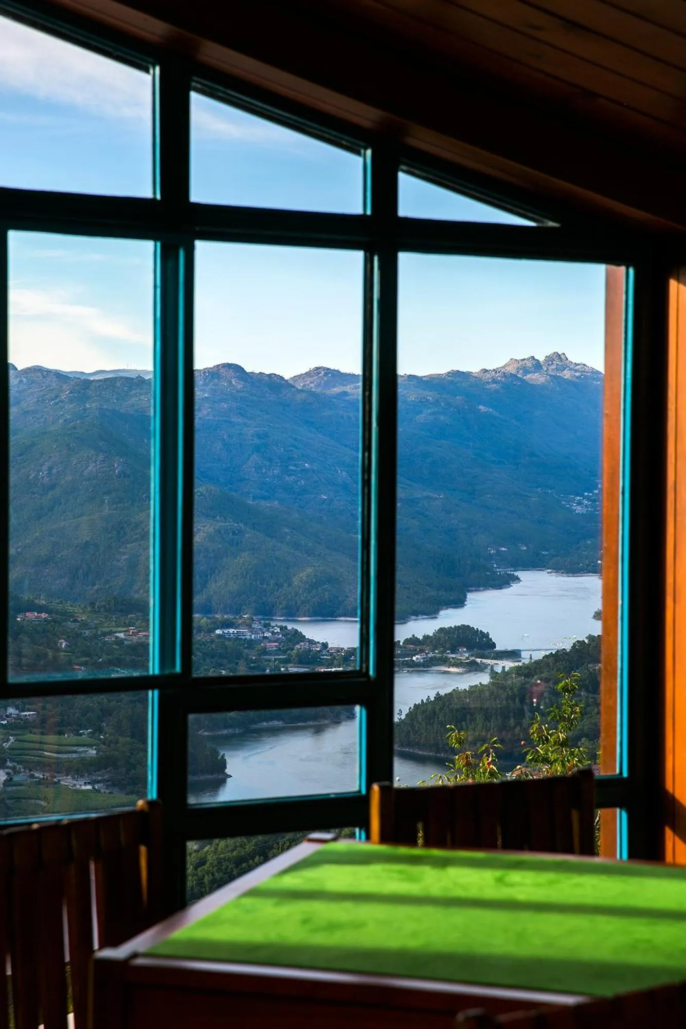 Communal lounge/ TV room in Pousada Geres-Caniçada
