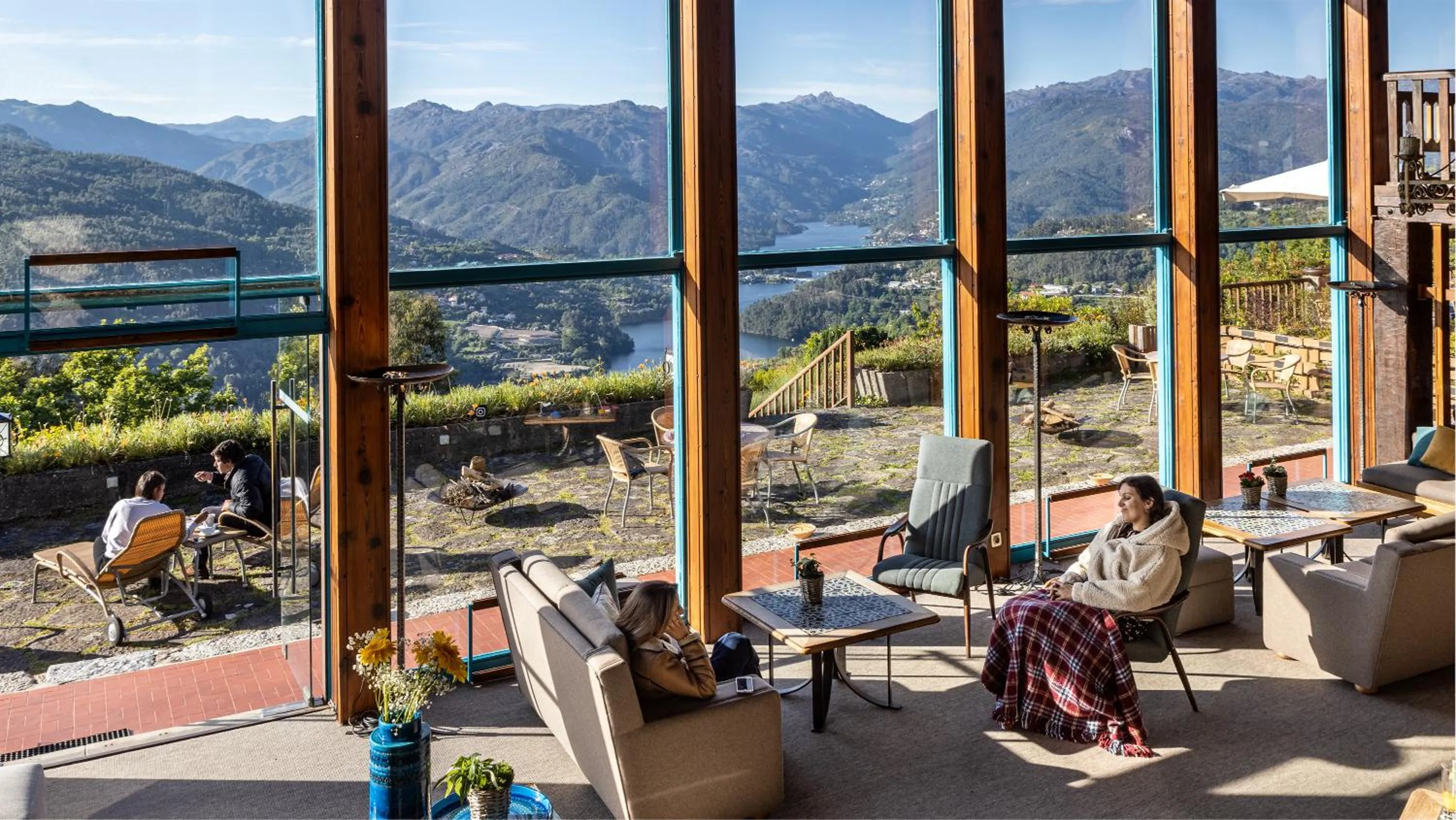 Communal lounge/ TV room in Pousada Geres-Caniçada