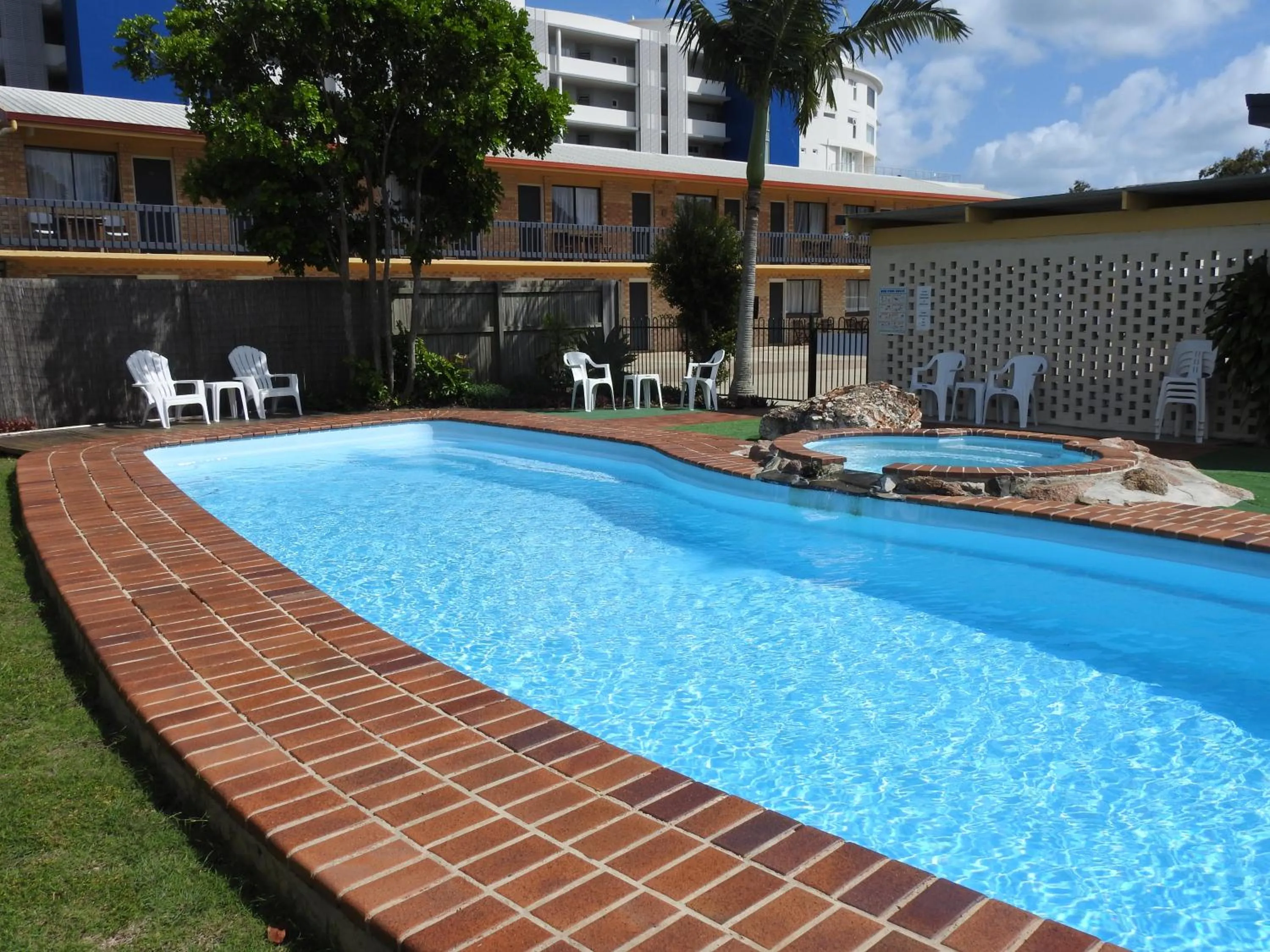 Swimming pool in Urangan Motor Inn