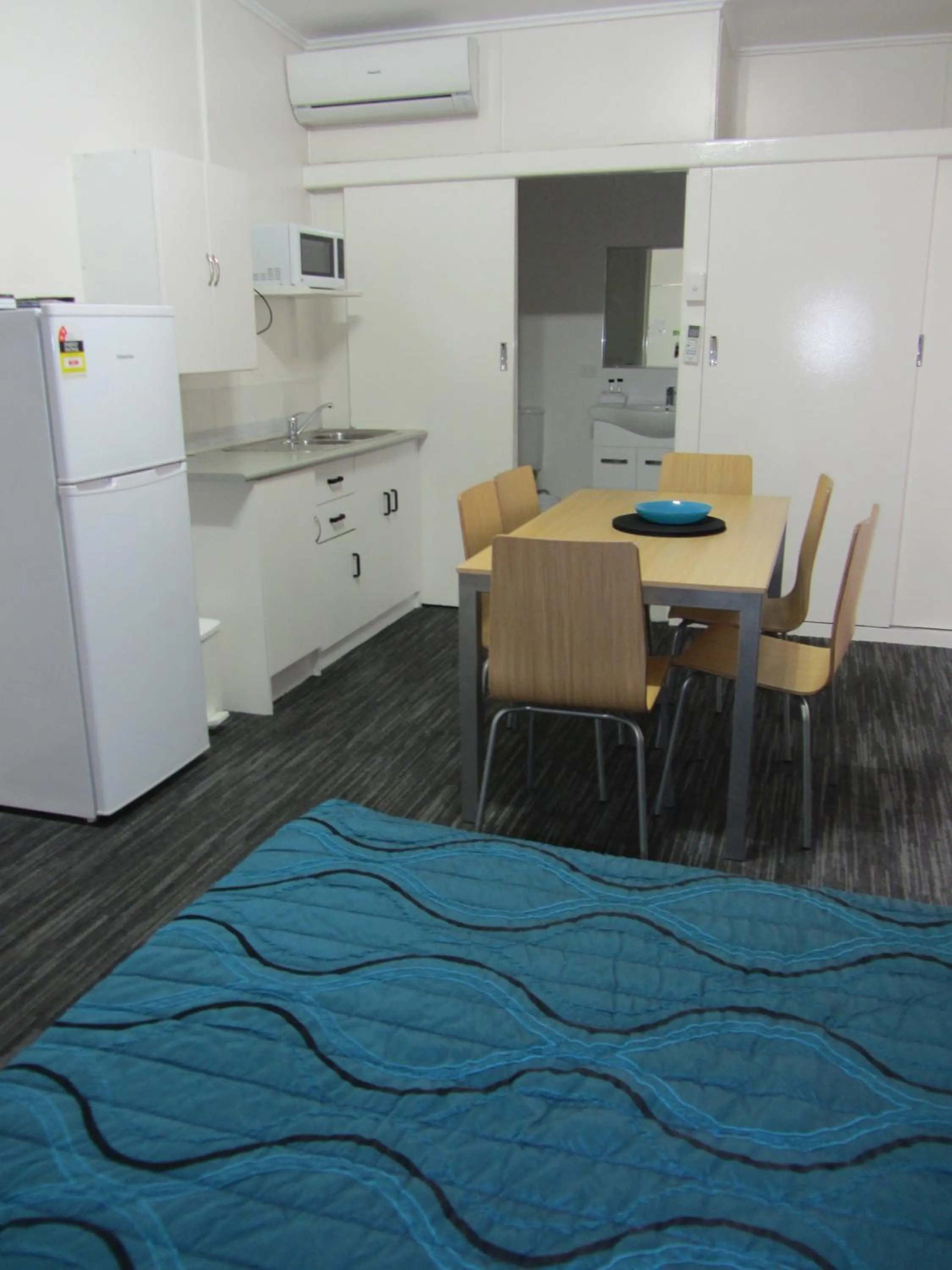 Bathroom in Urangan Motor Inn