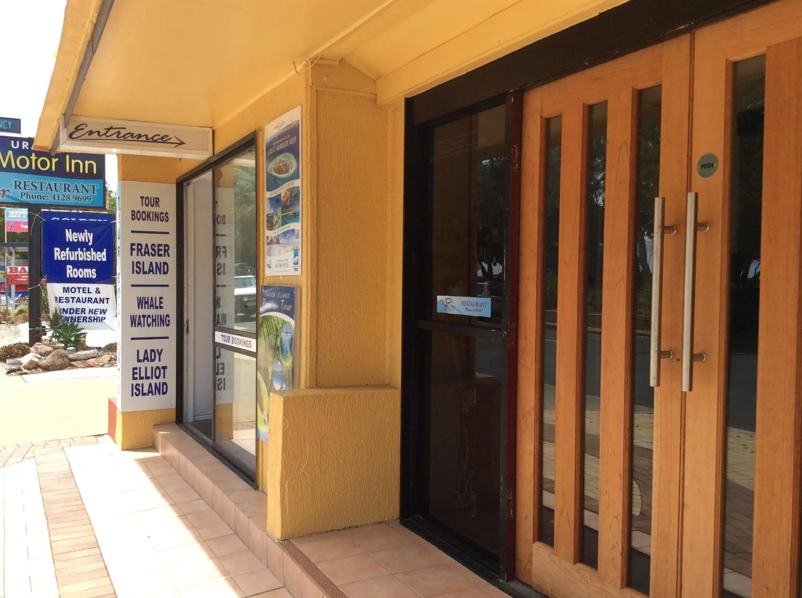 Facade/entrance in Urangan Motor Inn