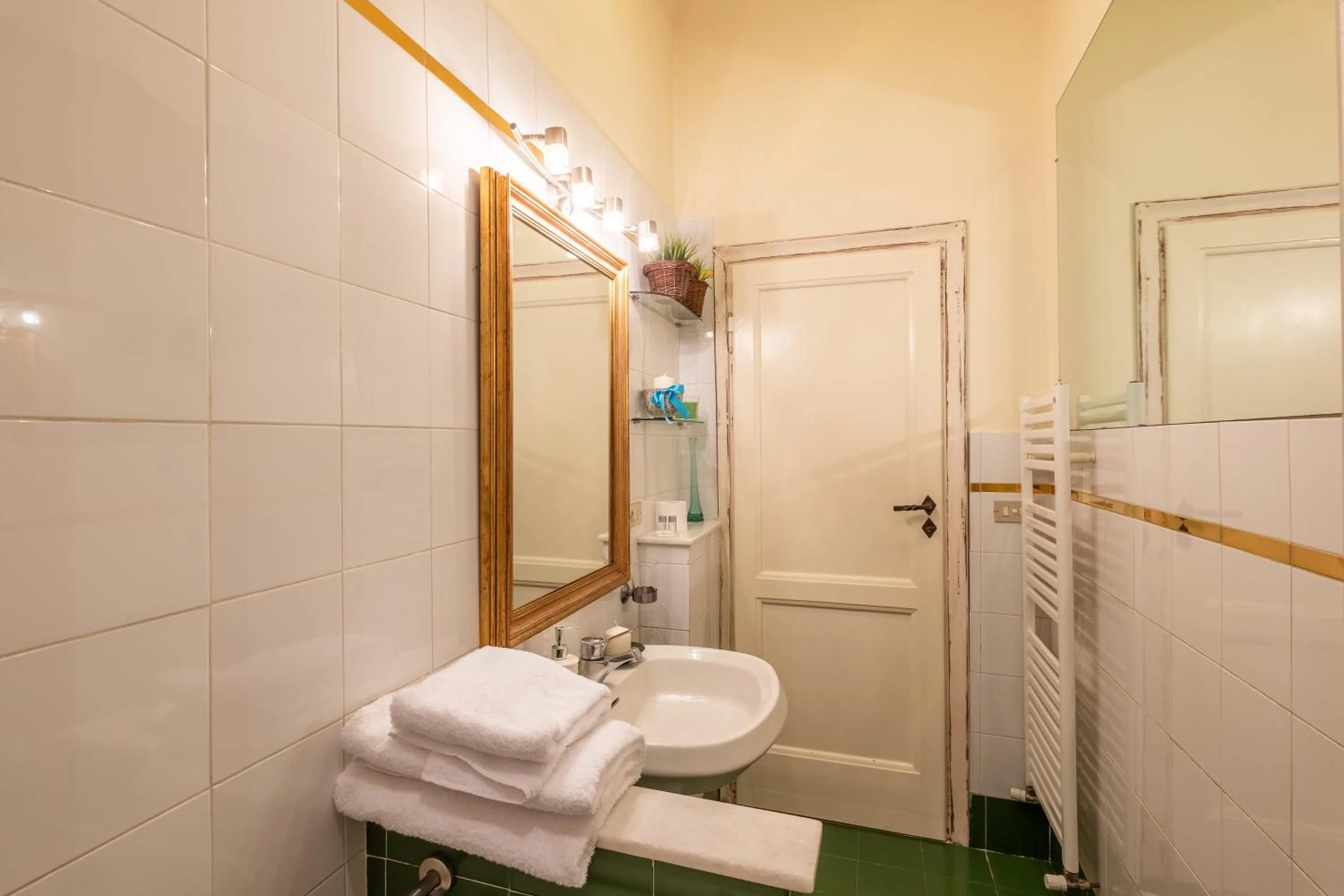 Toilet in The Painters house in Santa Croce by Mmega