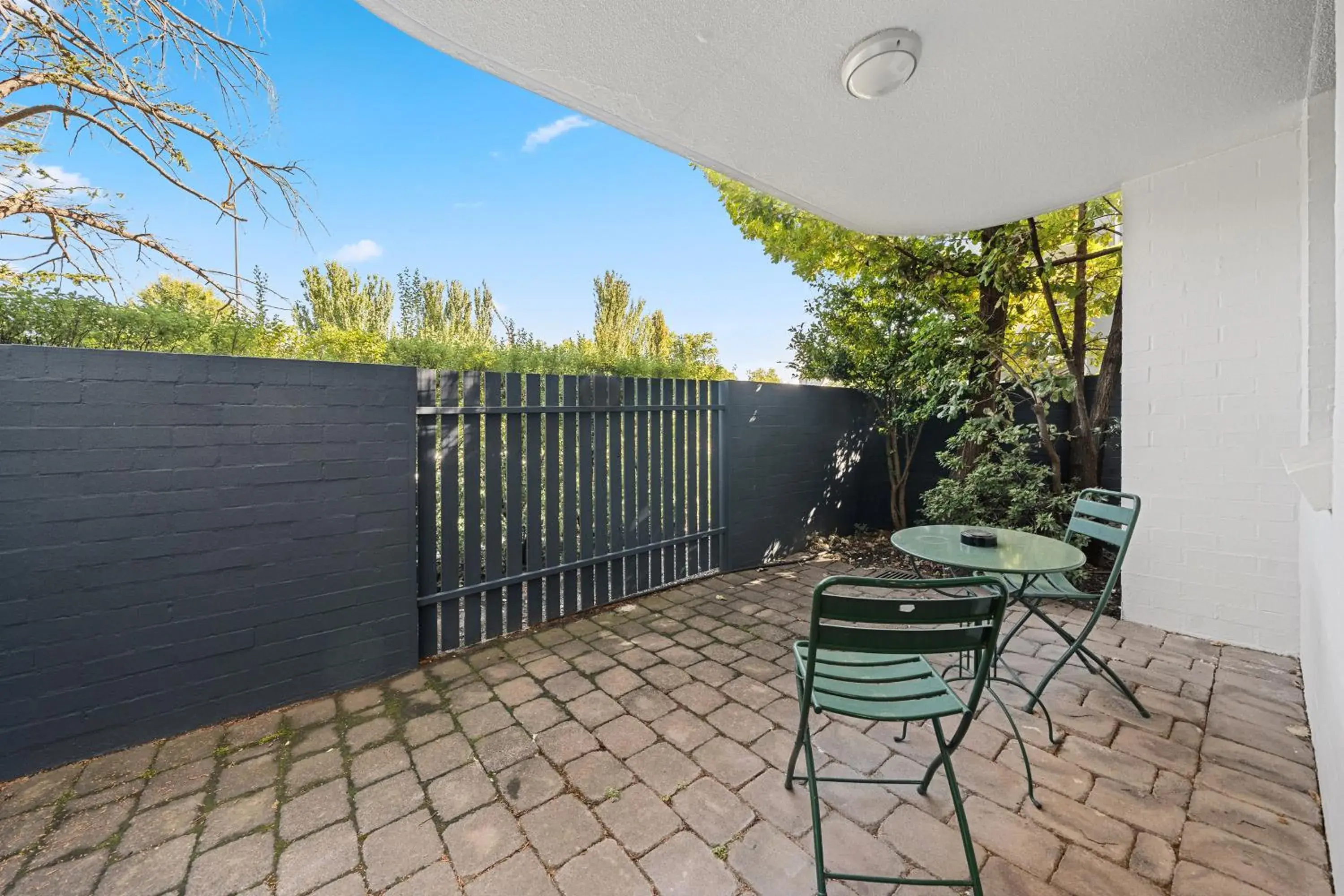 Inner courtyard view in Manuka Park Serviced Apartments Inner courtyard view in Manuka Park Serviced Apartments