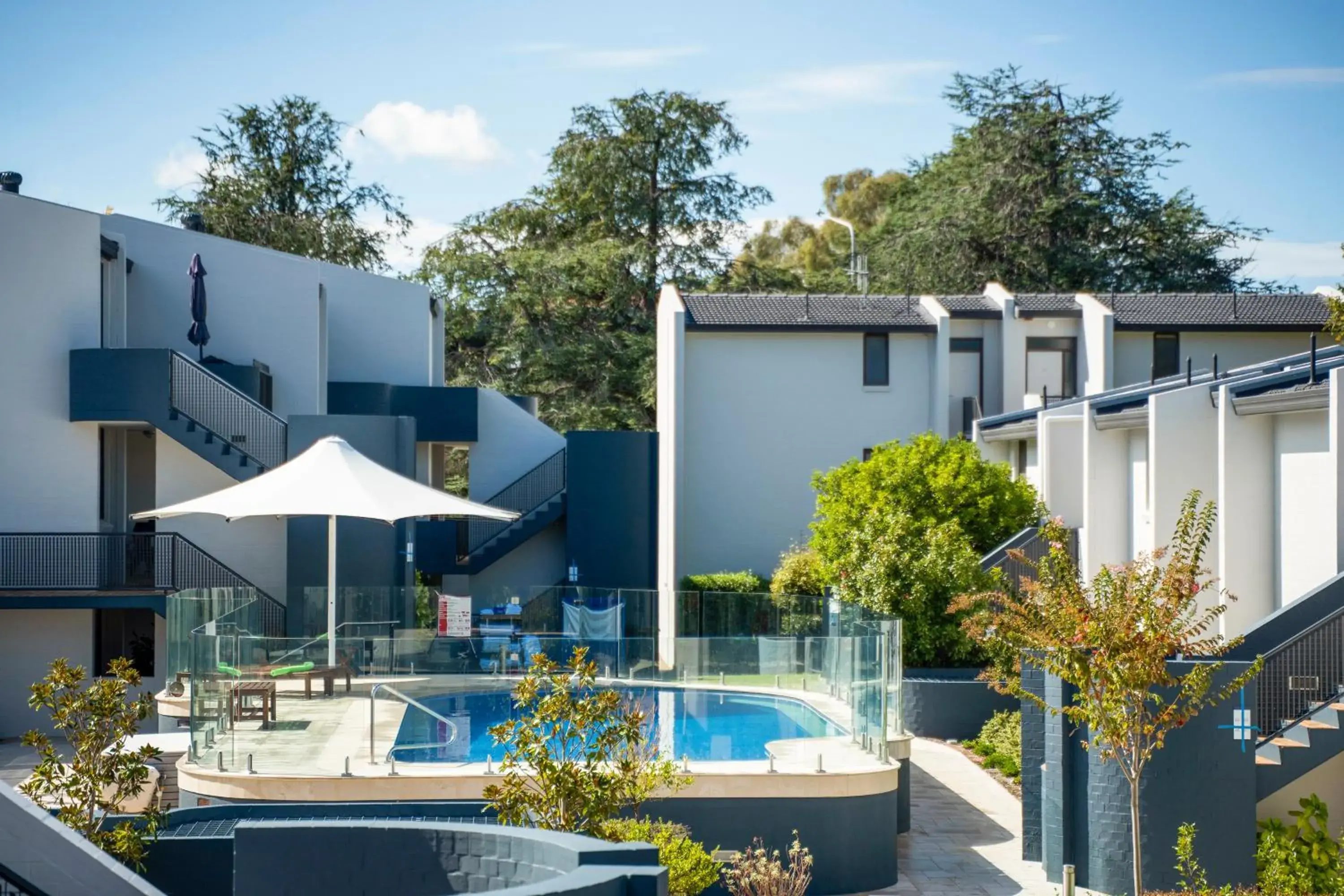 Property building in Manuka Park Serviced Apartments Property building in Manuka Park Serviced Apartments