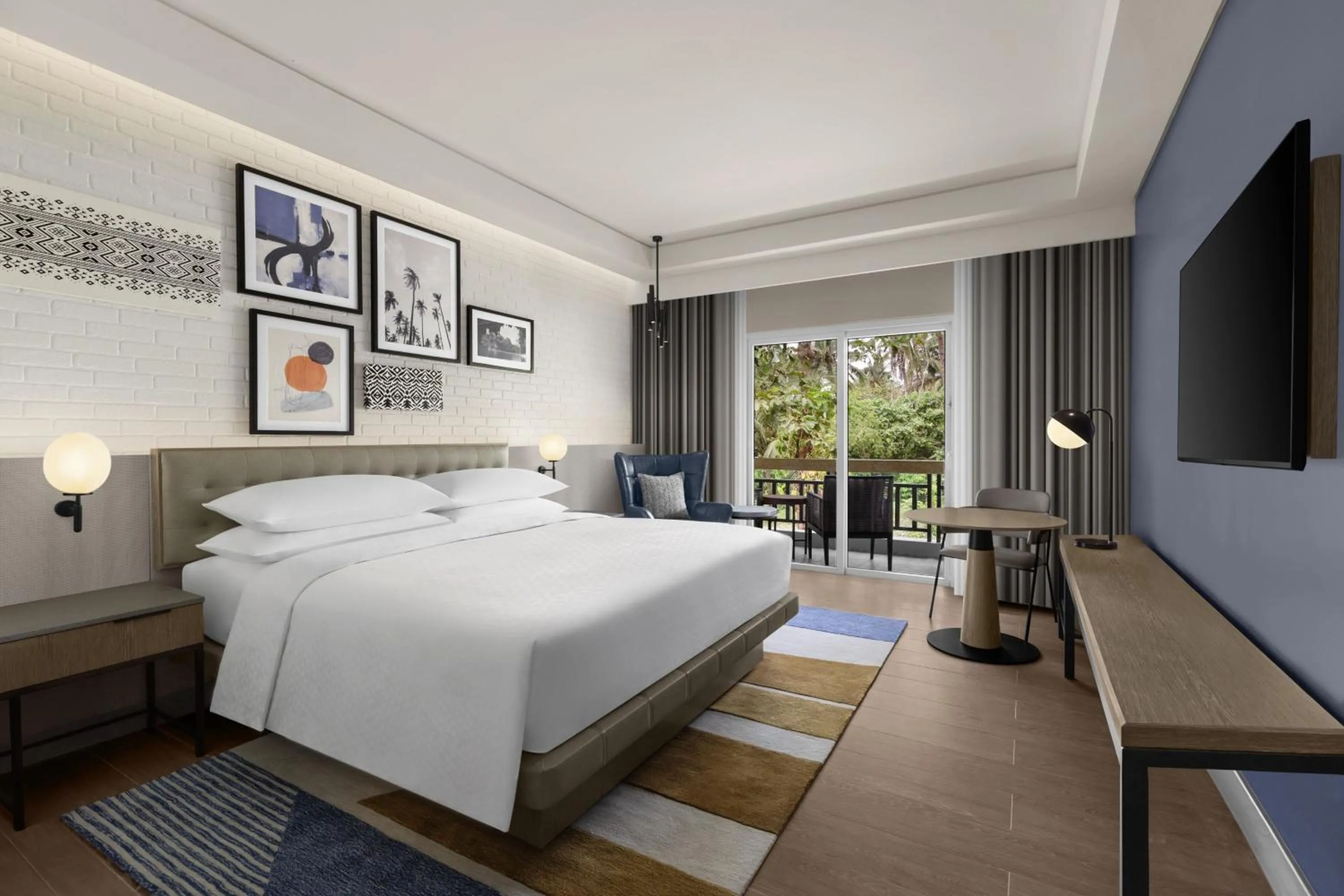 Photo of the whole room, Bed in Four Points by Sheraton Palawan Puerto Princesa