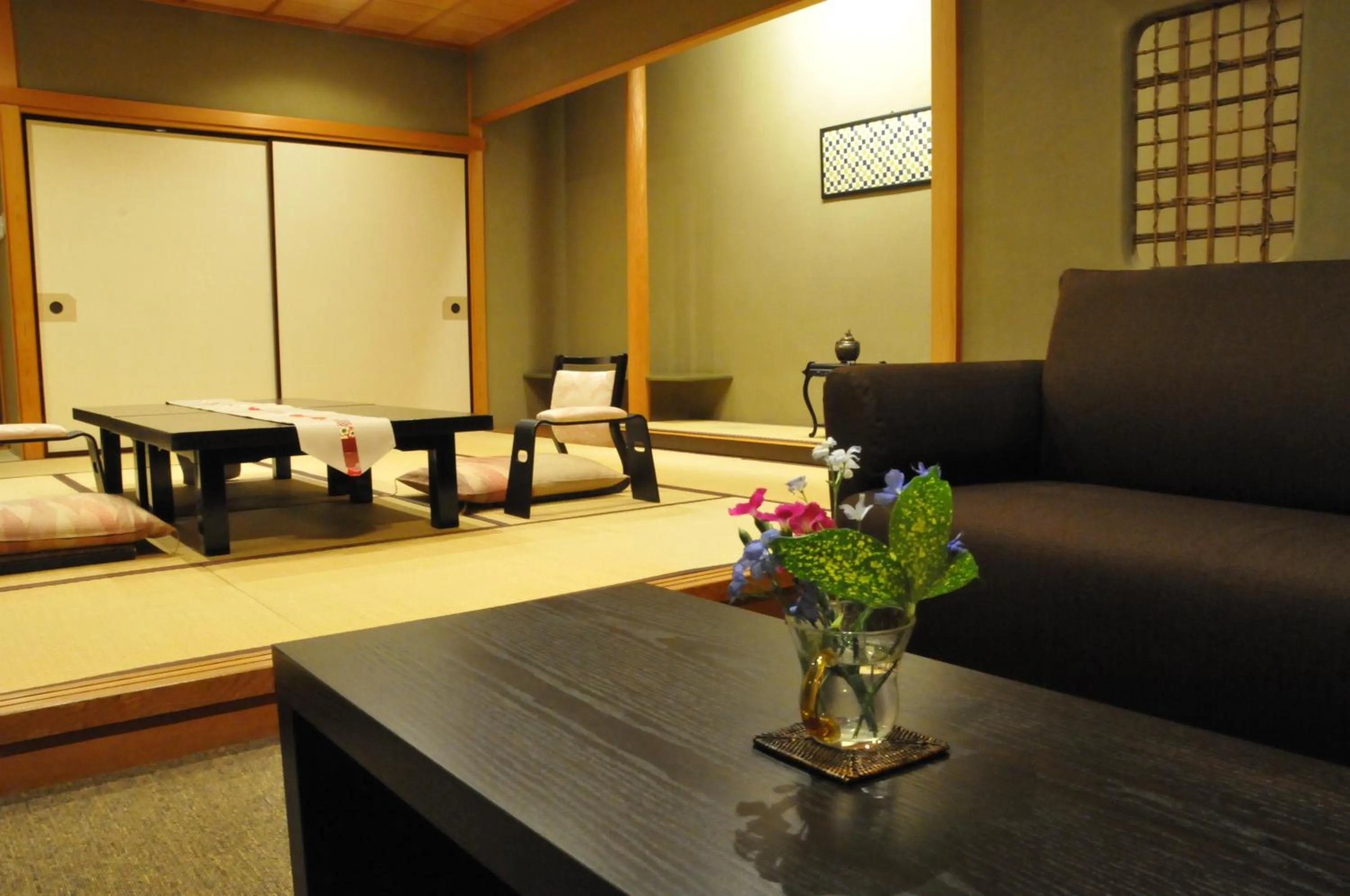 Photo of the whole room in Kohan-no-Yado Morimoto