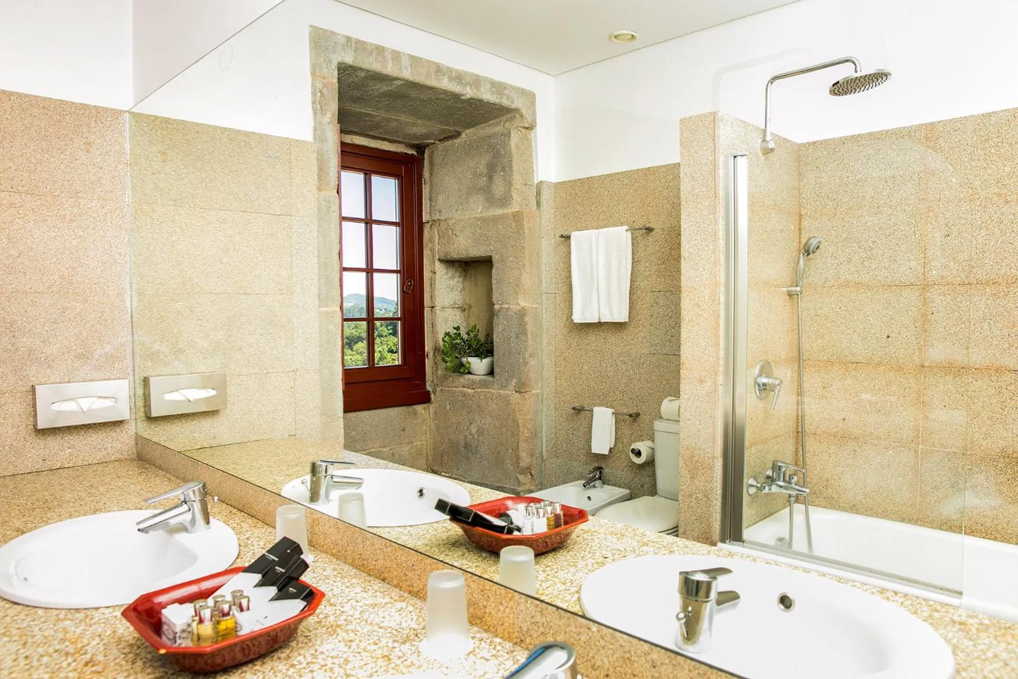 Bathroom in Pousada Mosteiro de Guimaraes