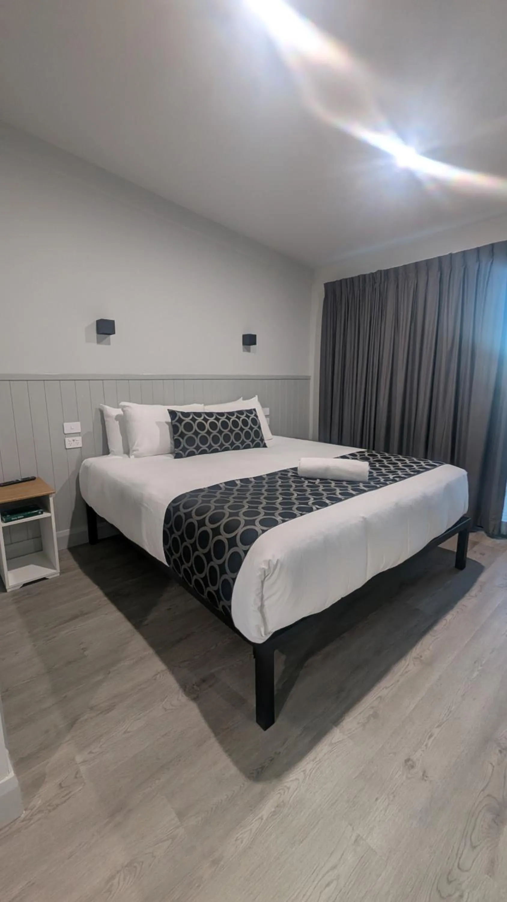 Bed in Cooma High Country Motel