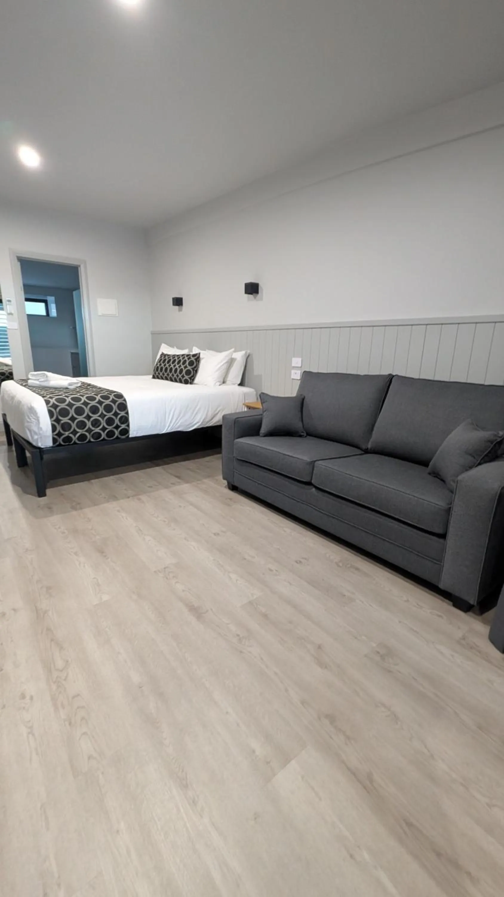 Bed in Cooma High Country Motel