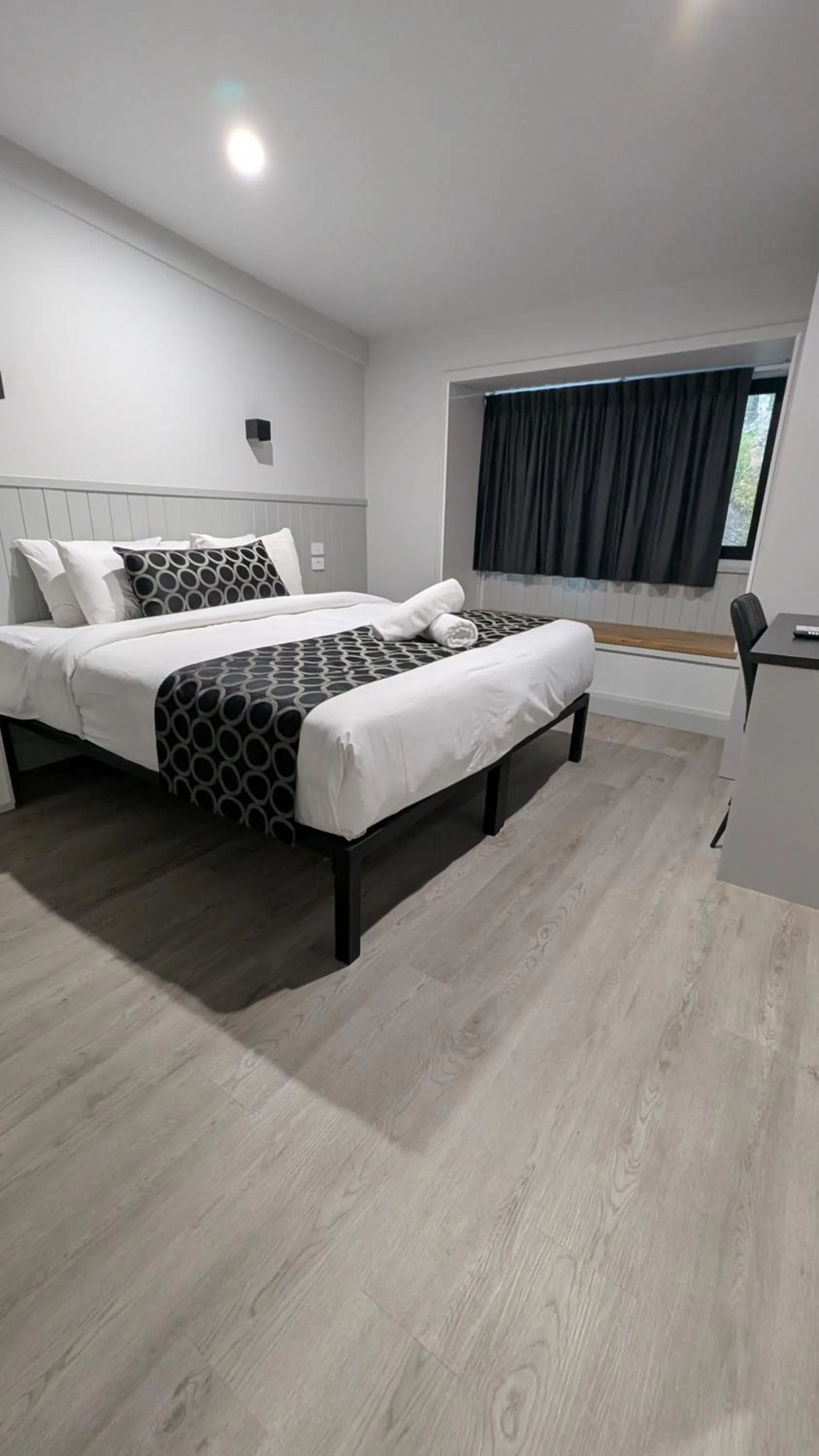 Bed in Cooma High Country Motel