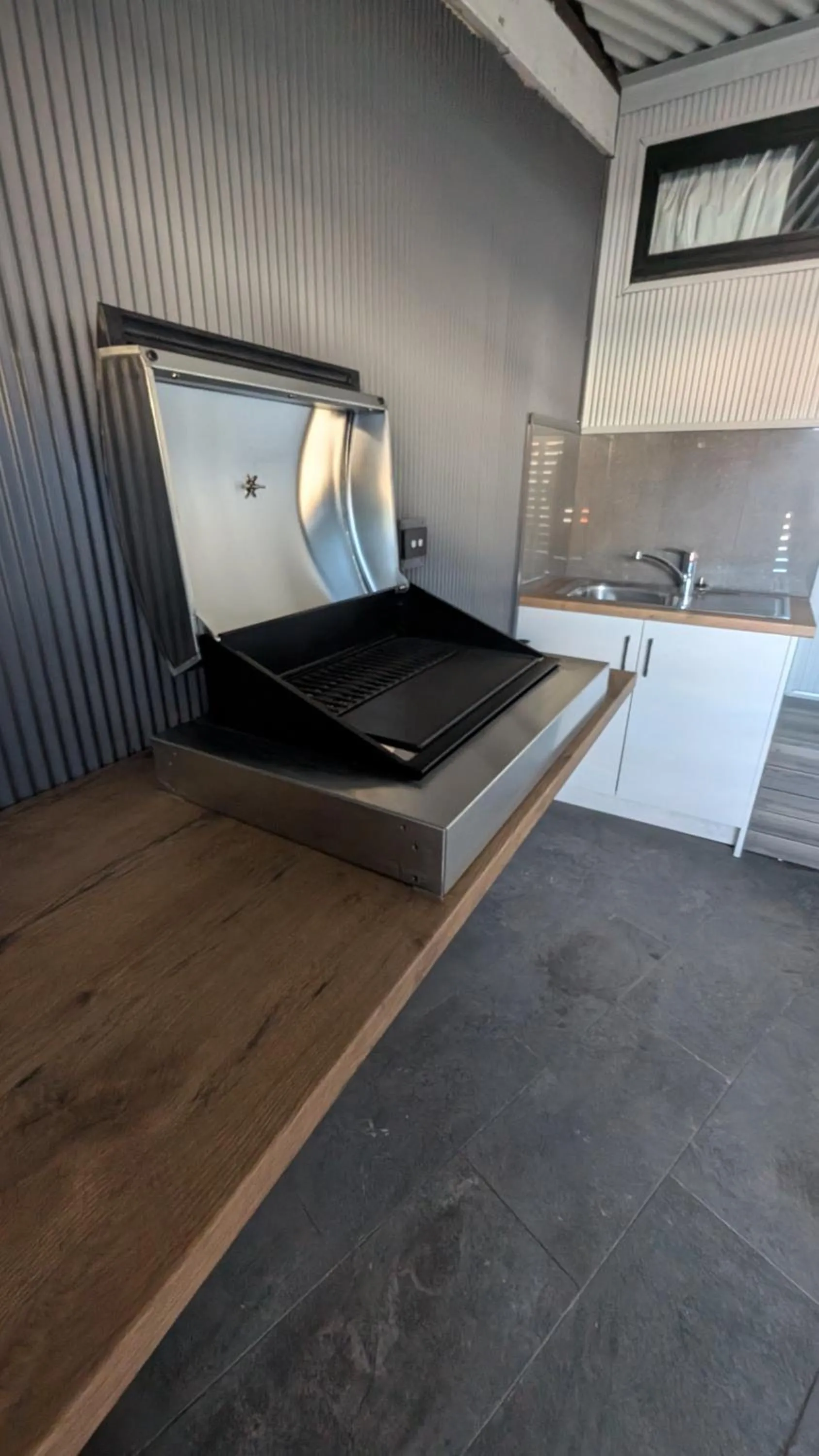 BBQ facilities, Bed in Cooma High Country Motel