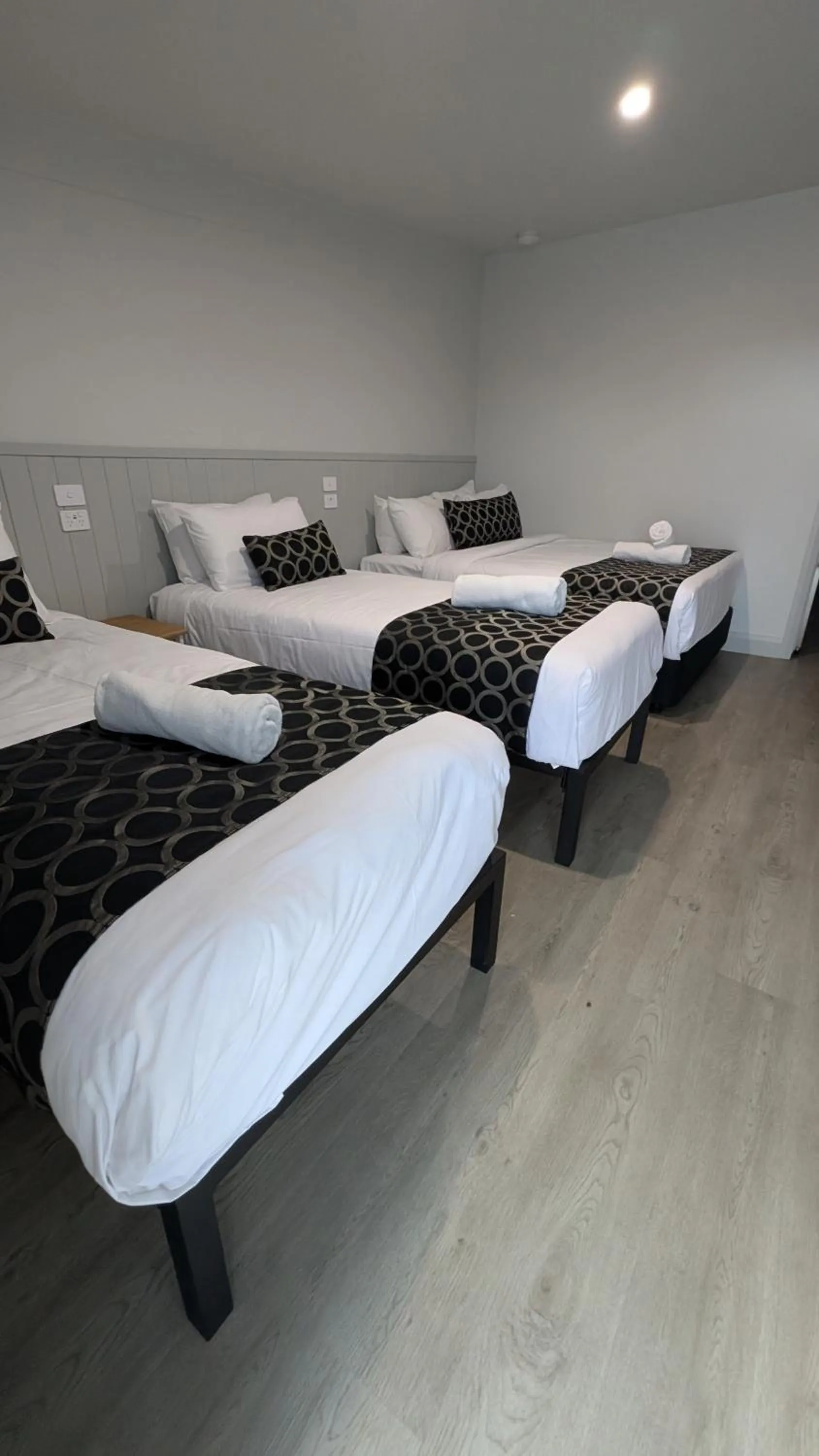 Bed in Cooma High Country Motel