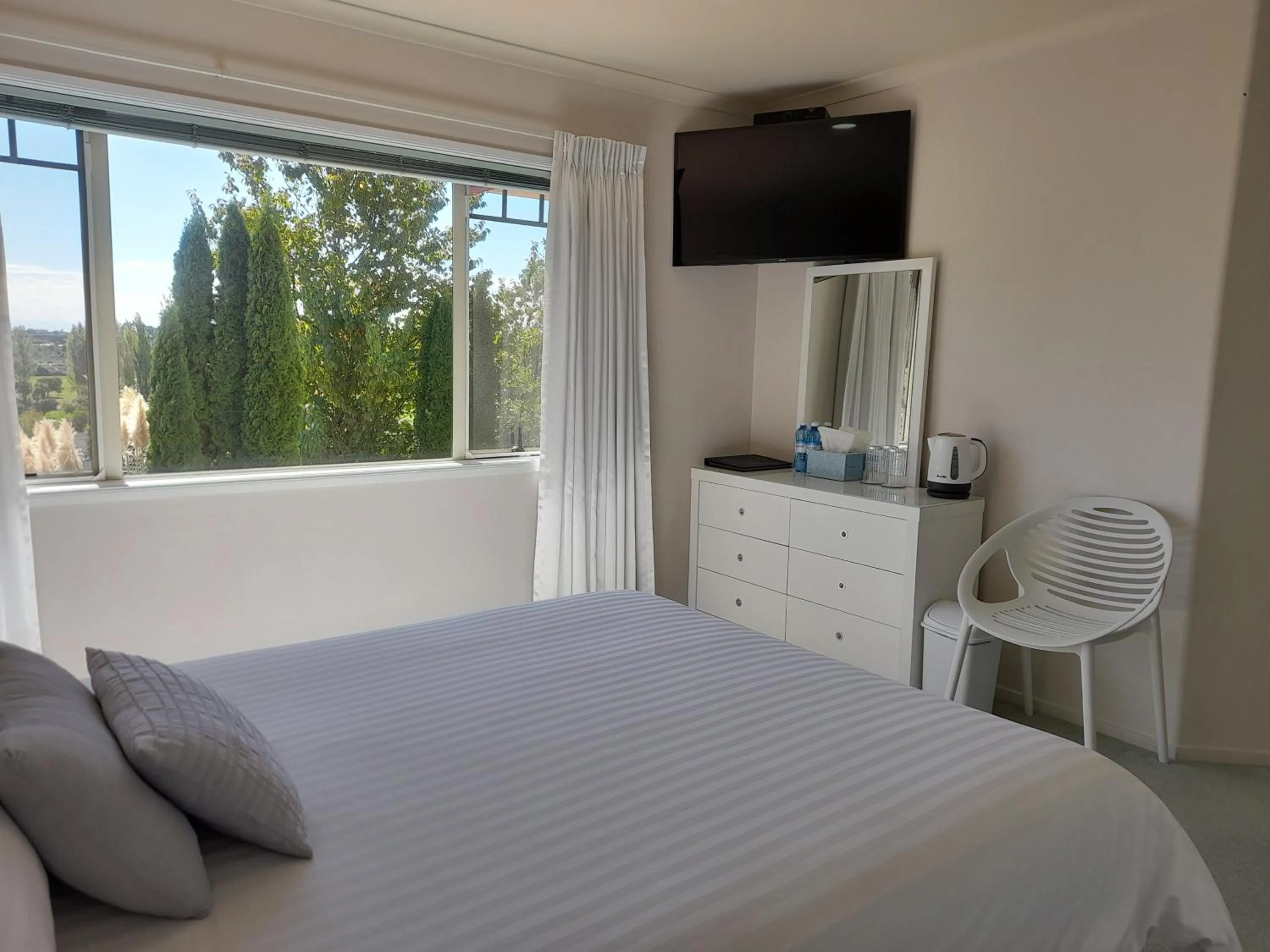 TV and multimedia, Bed in Seascape Villa B&B