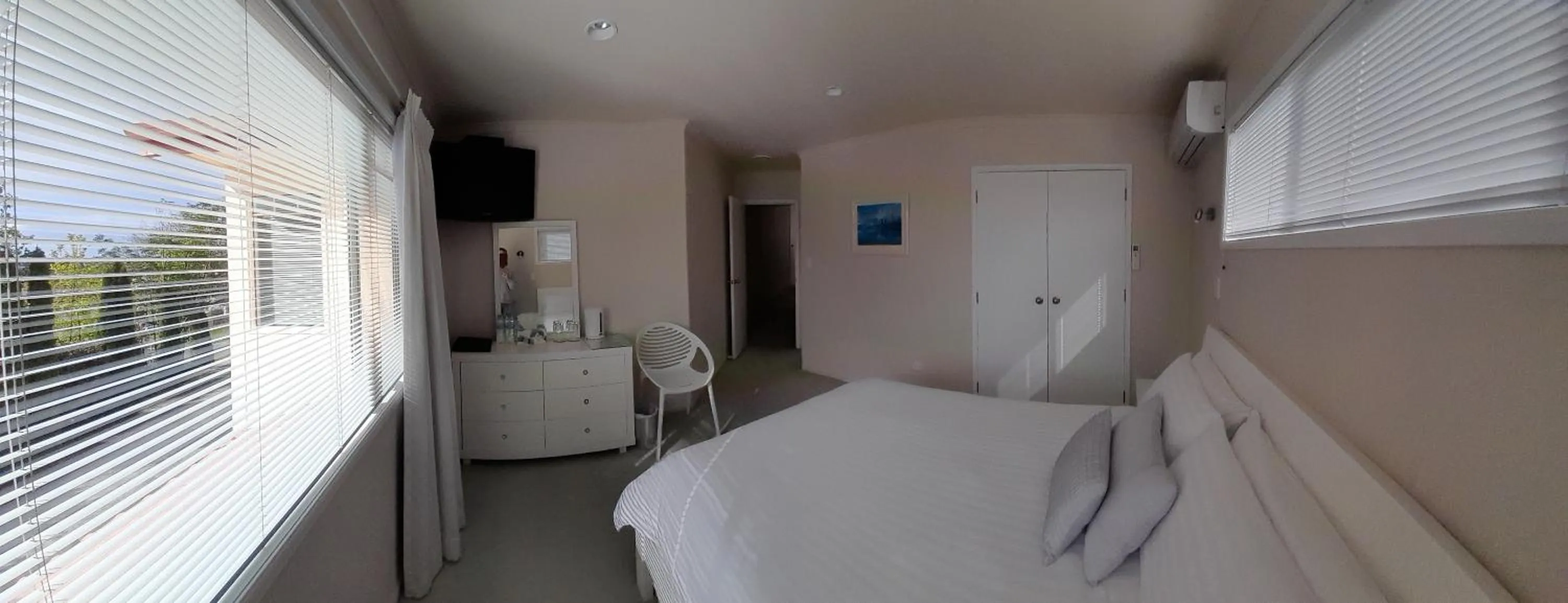 Bedroom, Bed in Seascape Villa B&B