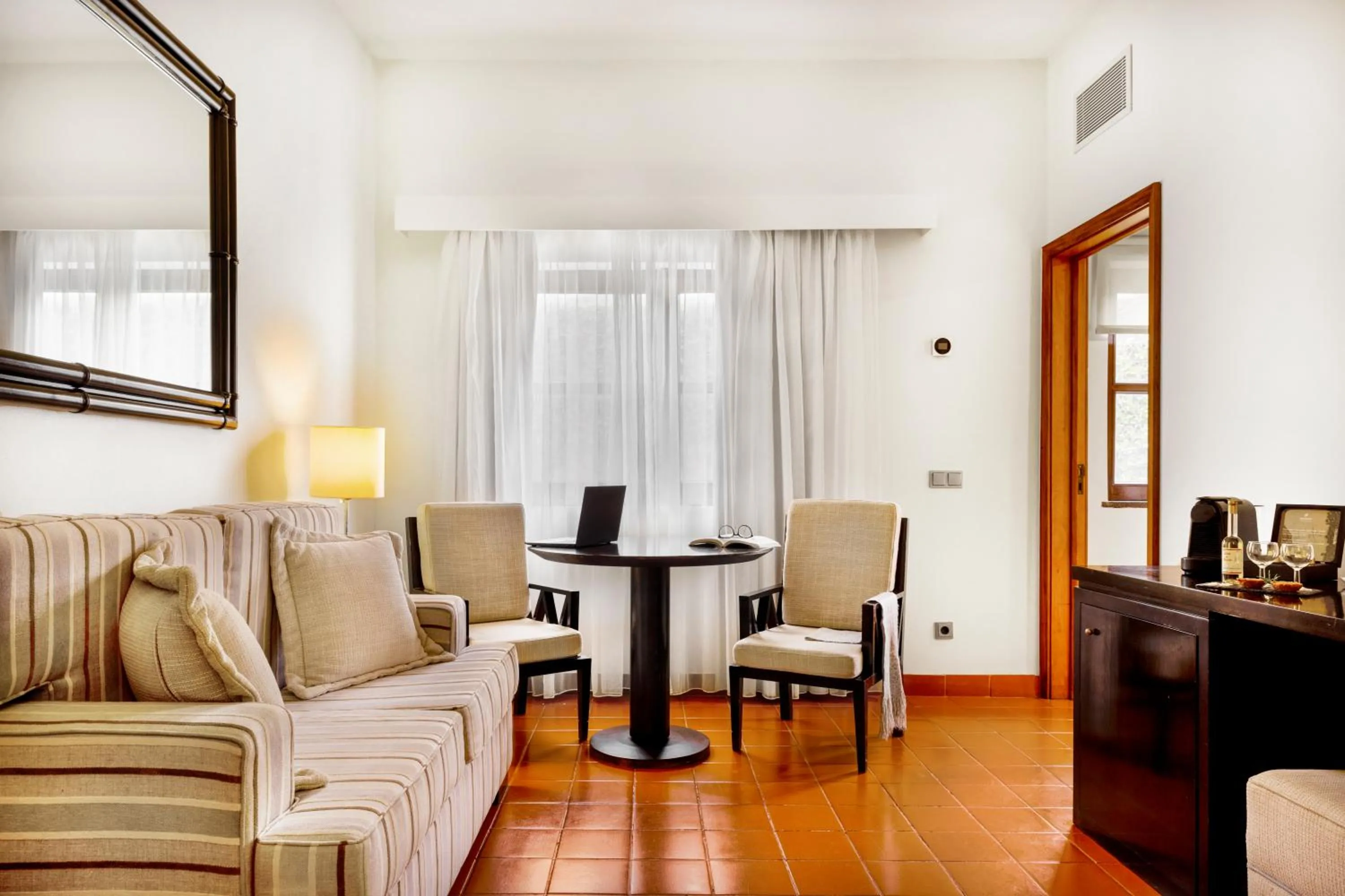 Living room in Pousada Forte da Horta