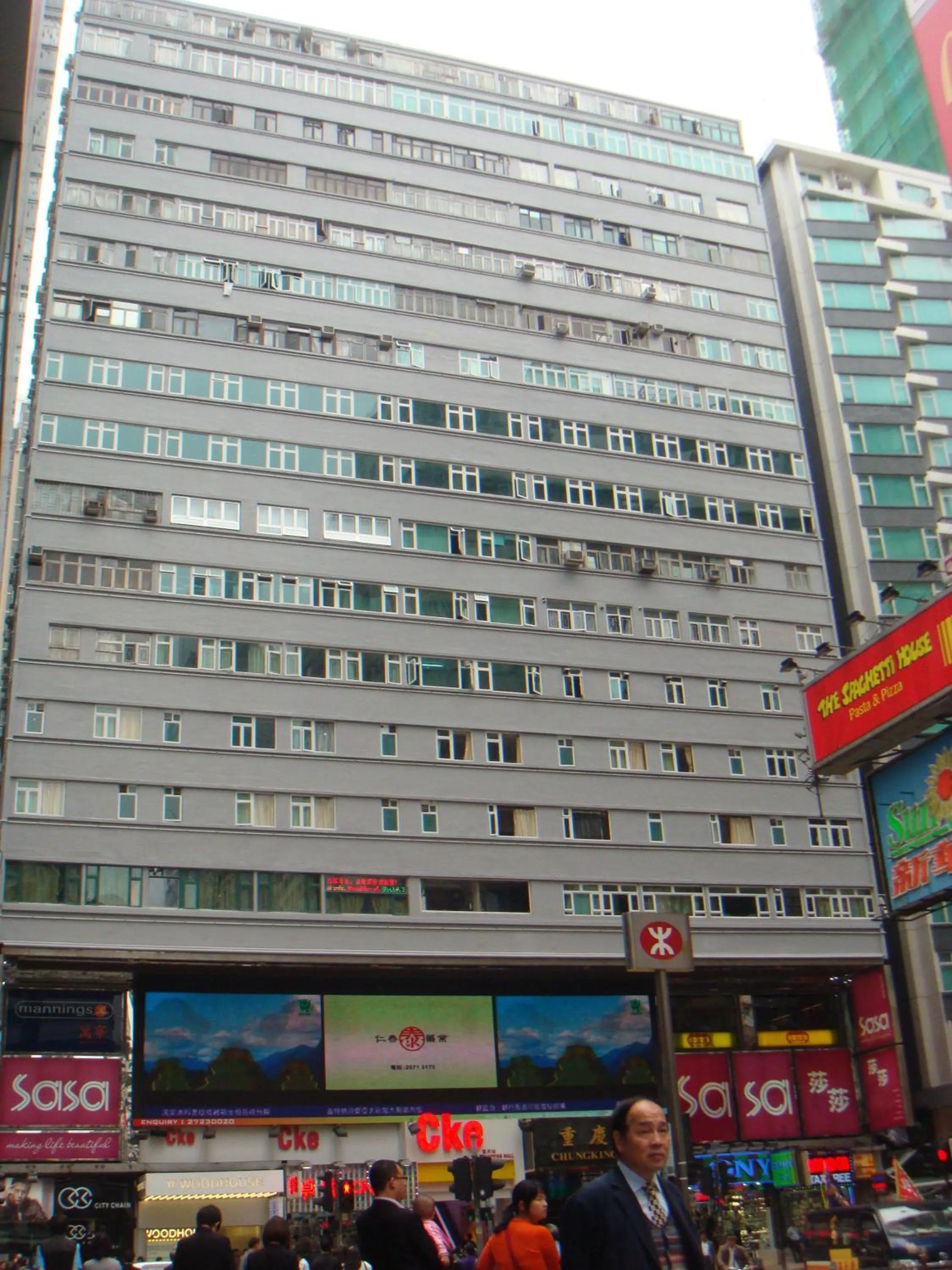 Facade/entrance in New Tokyo Hostel